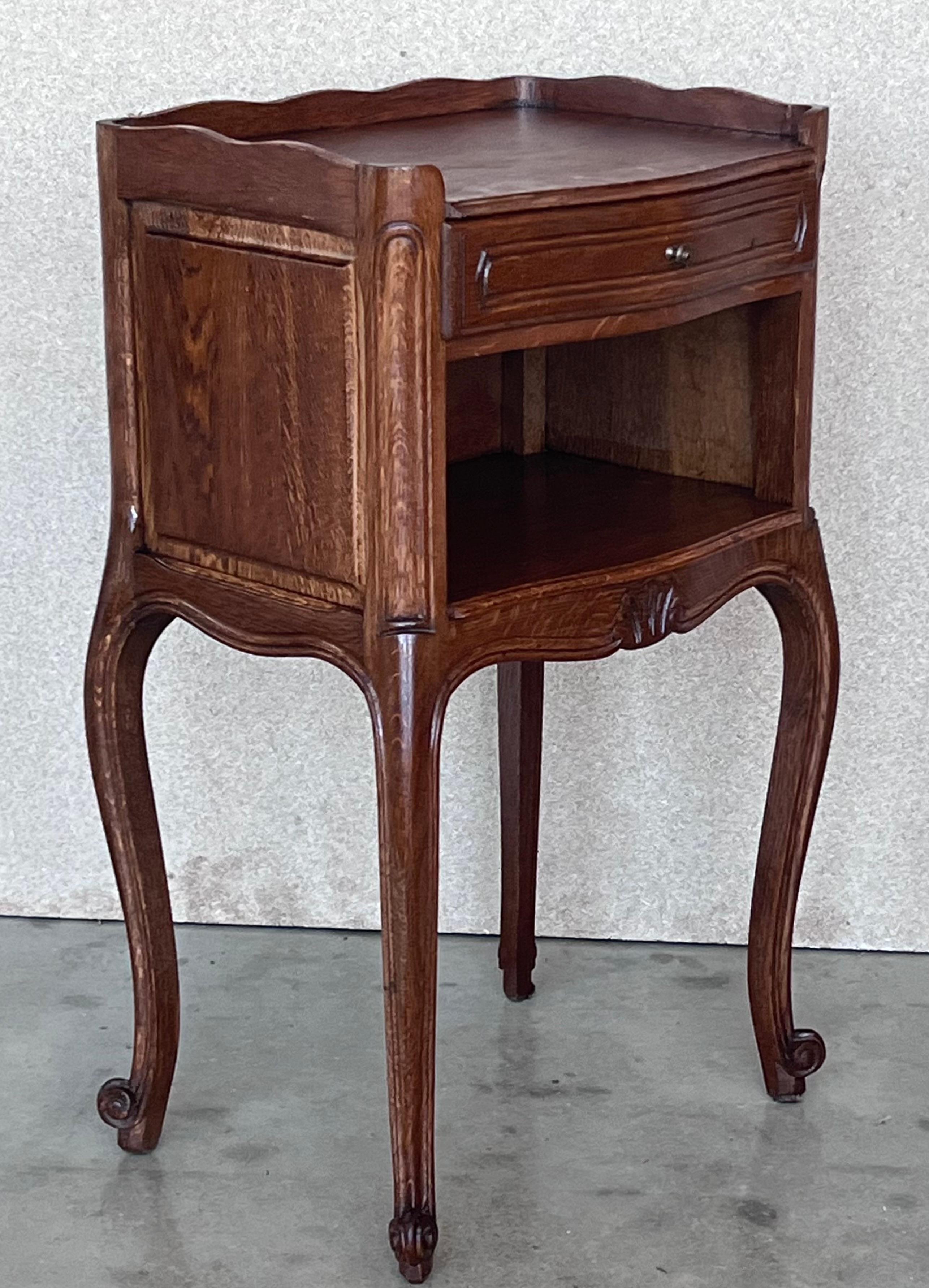 French 20th Pair of Walnut Nightstands Tables with Drawer and Open Shelf For Sale