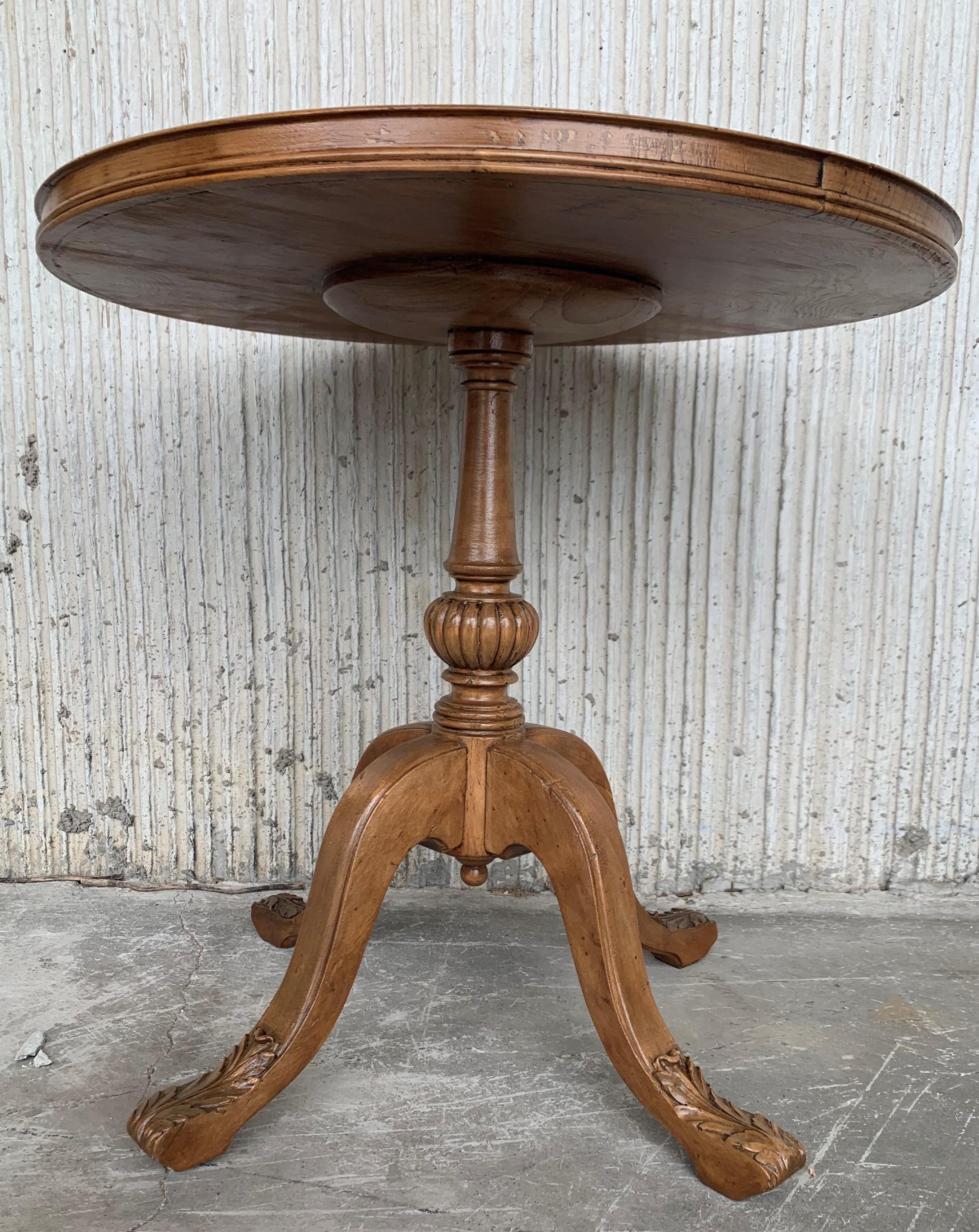 English Pedestal Walnut Round Coffee or Side Table with Ornamental Carved Legs