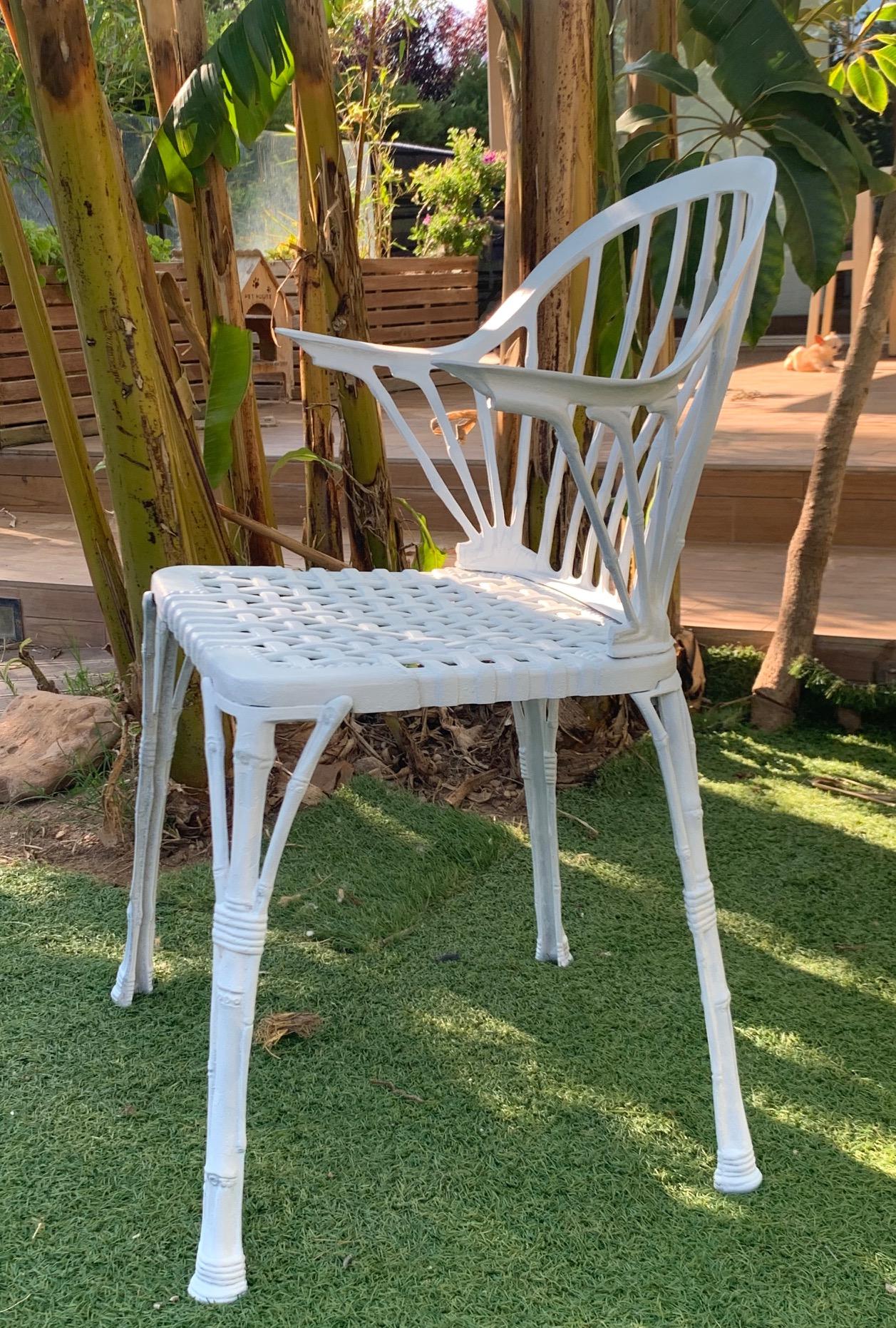 20th Renaissance Revival Style Pair of White Garden Chairs in Faux Bamboo In Good Condition For Sale In Miami, FL