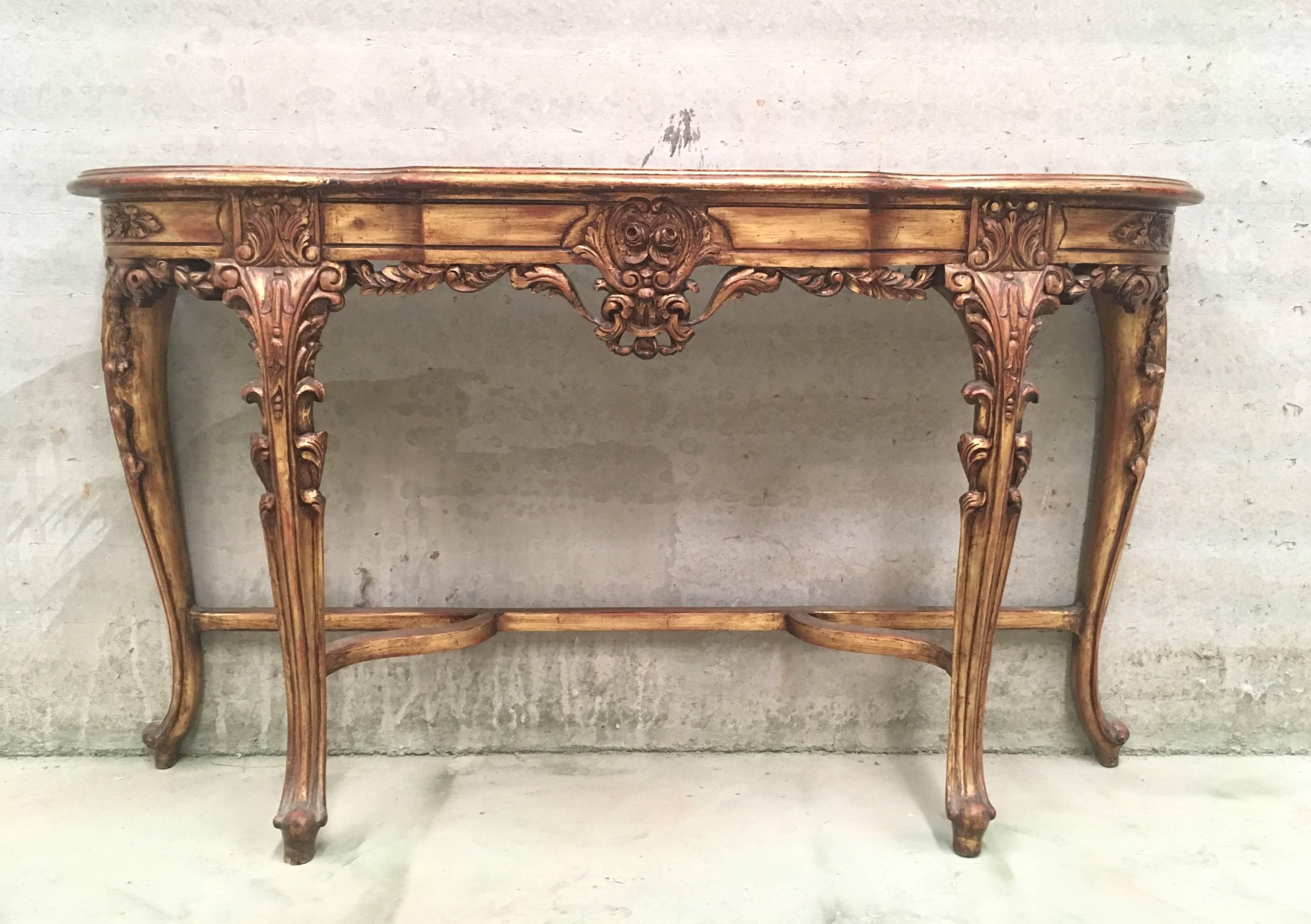 Miroir de pilier et table console de style Renaissance sculpté et doré en vente 4