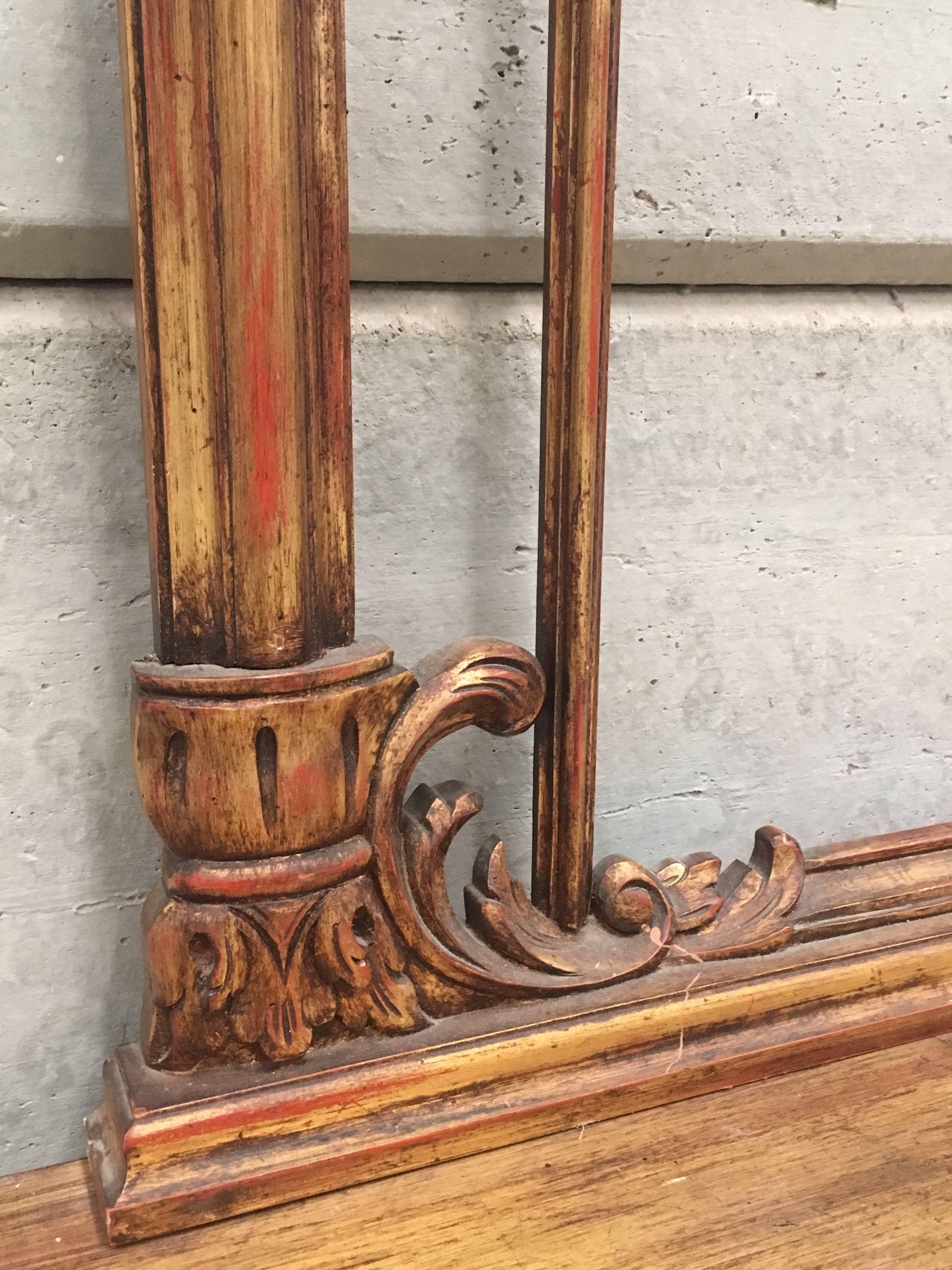 Sculpté Miroir de pilier et table console de style Renaissance sculpté et doré en vente