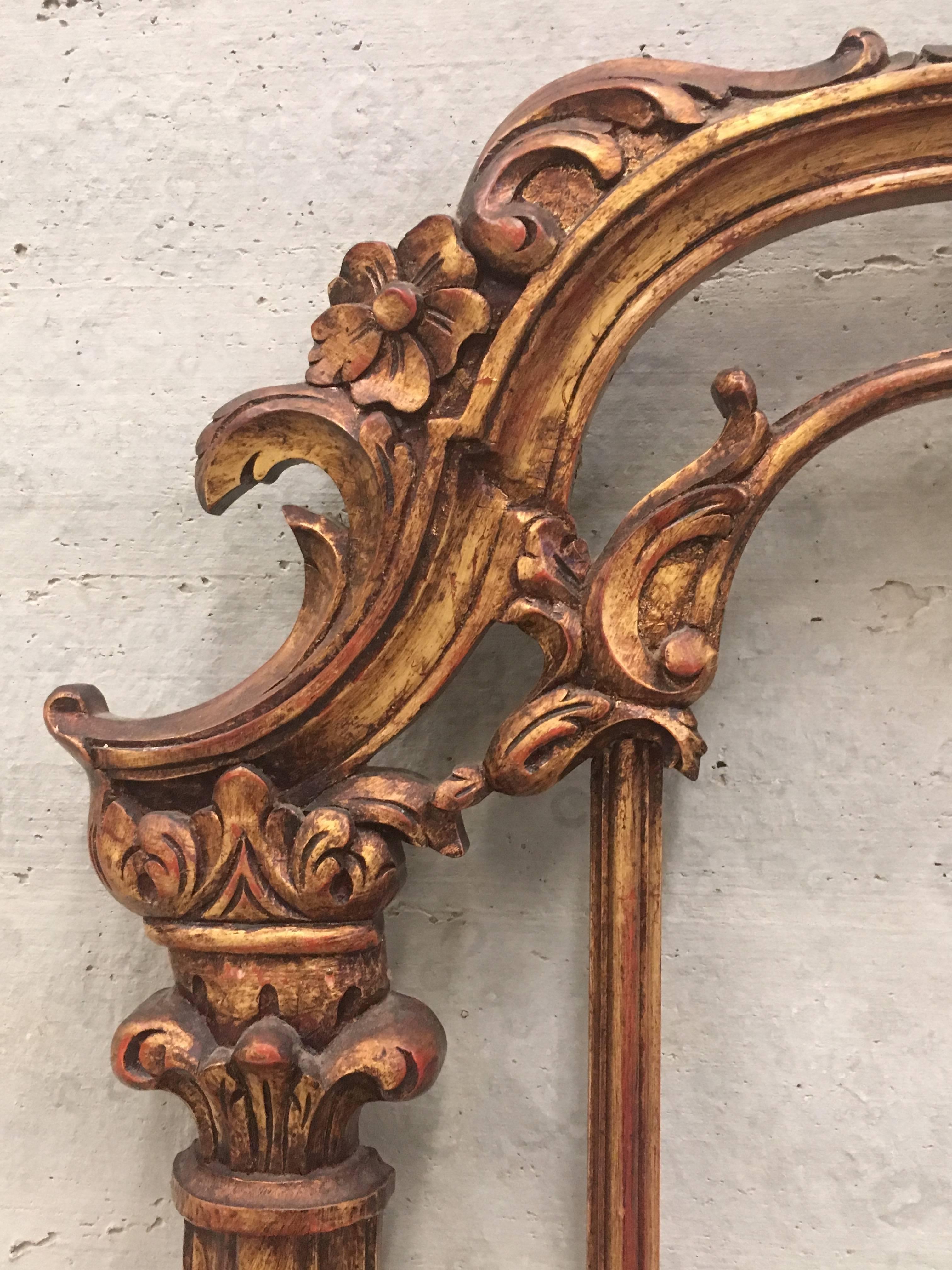 Miroir de pilier et table console de style Renaissance sculpté et doré Bon état - En vente à Miami, FL