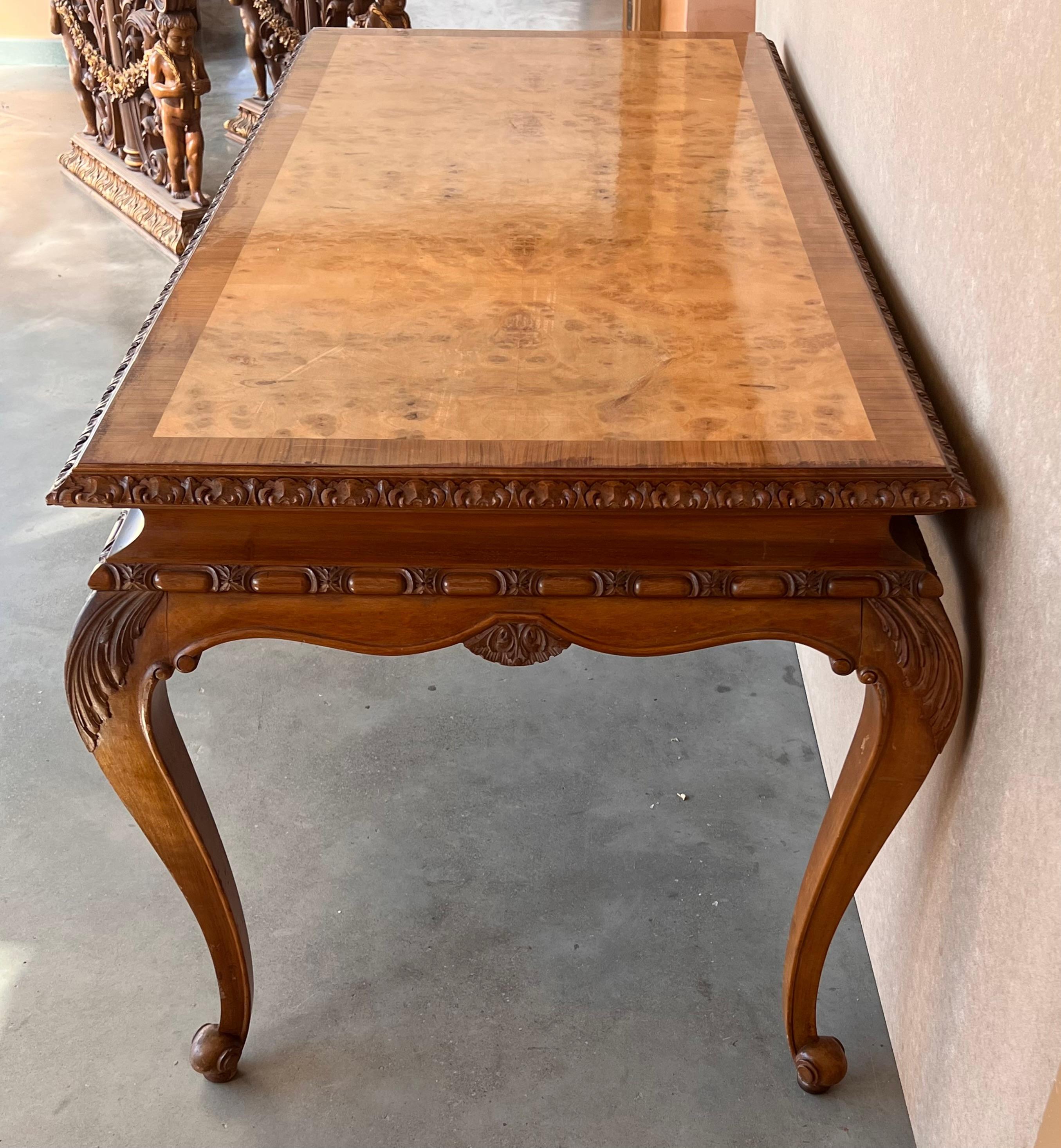 20th Root Oak Dining Room Table with Carved Edges For Sale 1