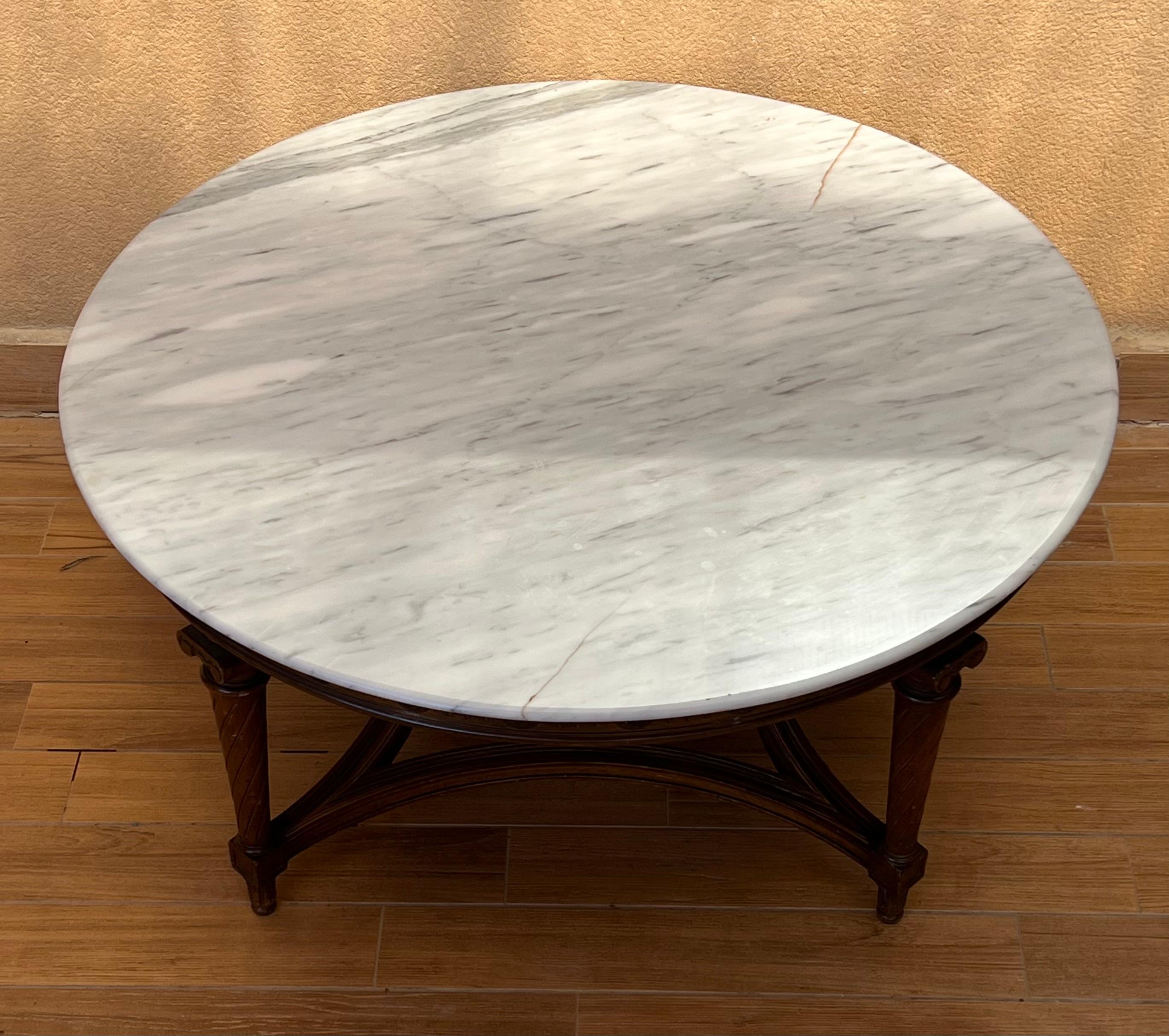 20th Round Coffee Table with Marble Top and Carved Legs In Good Condition In Miami, FL