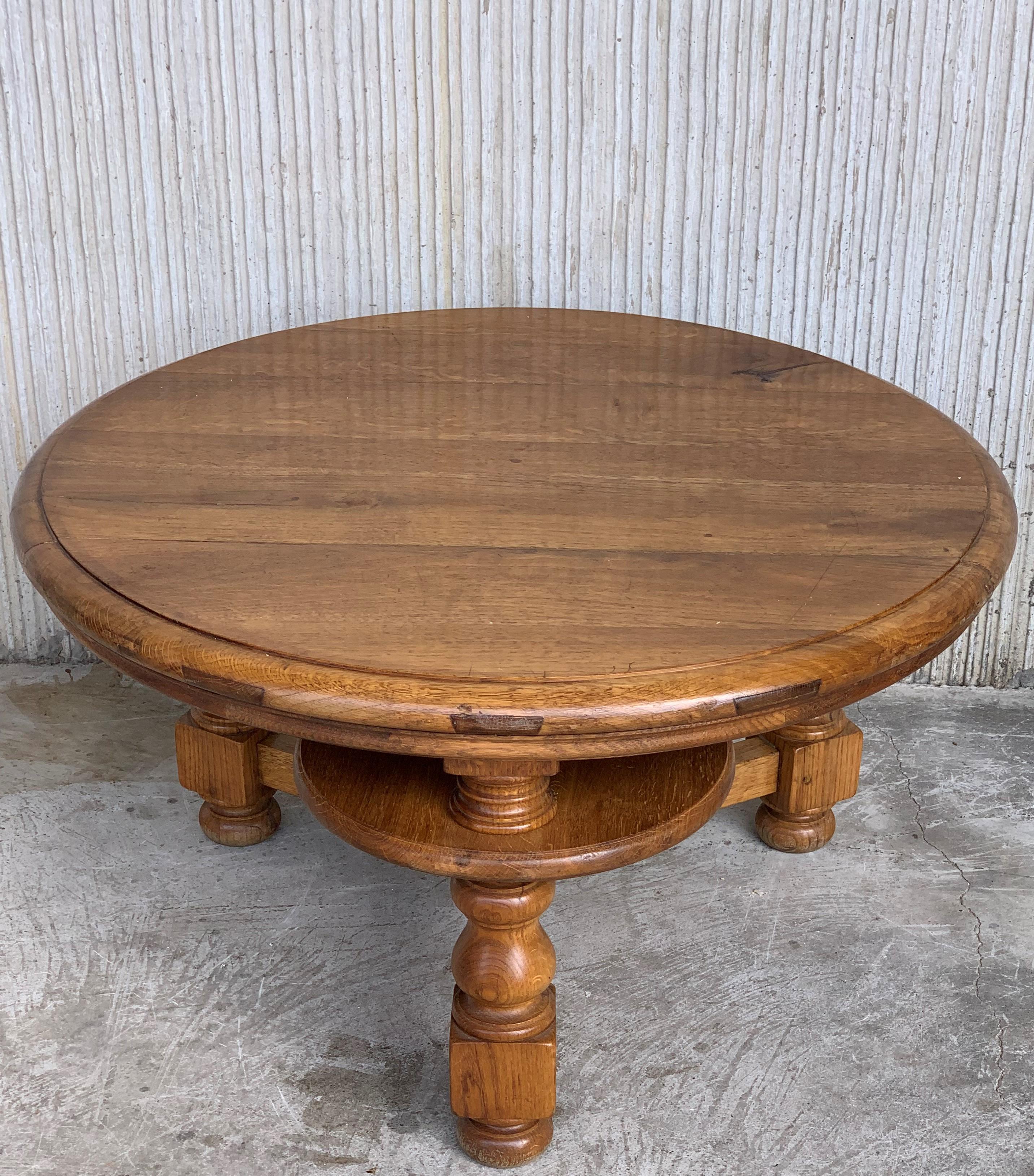 Pine 20th Round Country Coffee or Picnic Table with Three Auxiliars Tables or Stools