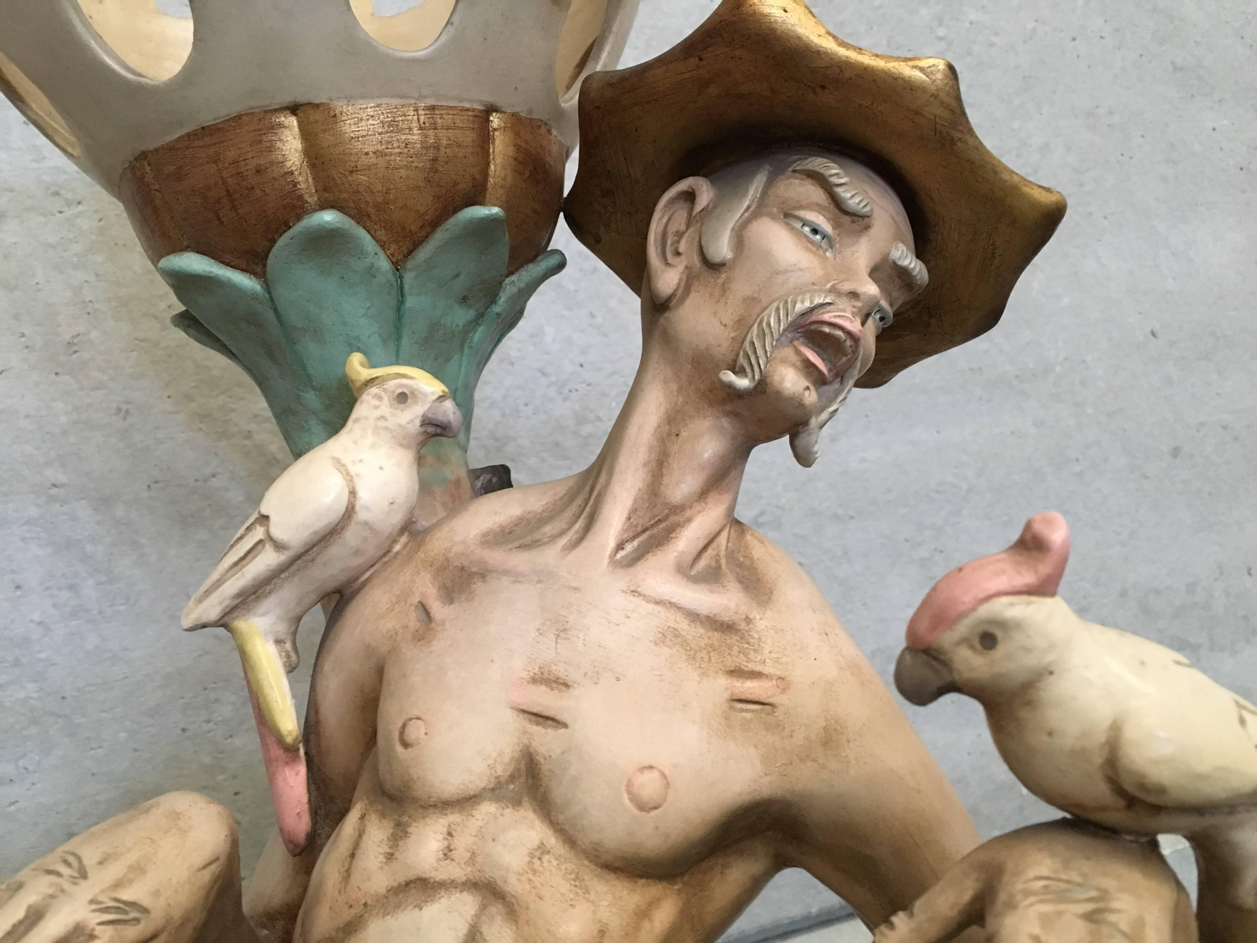 20ième siècle Sculpture du 20e siècle d'un homme asiatique avec des oiseaux et des motifs de arlequins, Espagne en vente