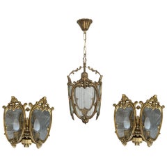 Ensemble de paire d'appliques françaises du 20ème siècle en bronze et verre avec plafonnier