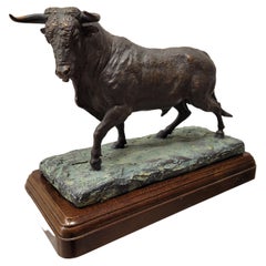 Vintage 20th Spanish Bull Sculpture Bronze by Peralta Signed