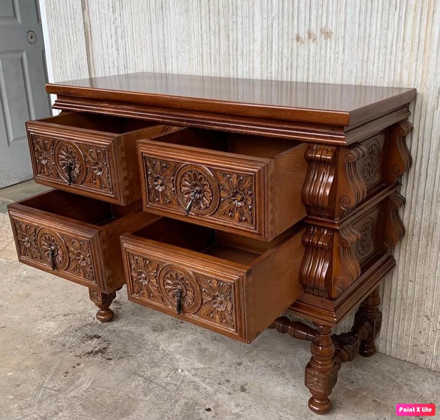 20th Spanish Chest of Drawers with Original Hardware and carved drawers In Good Condition For Sale In Miami, FL