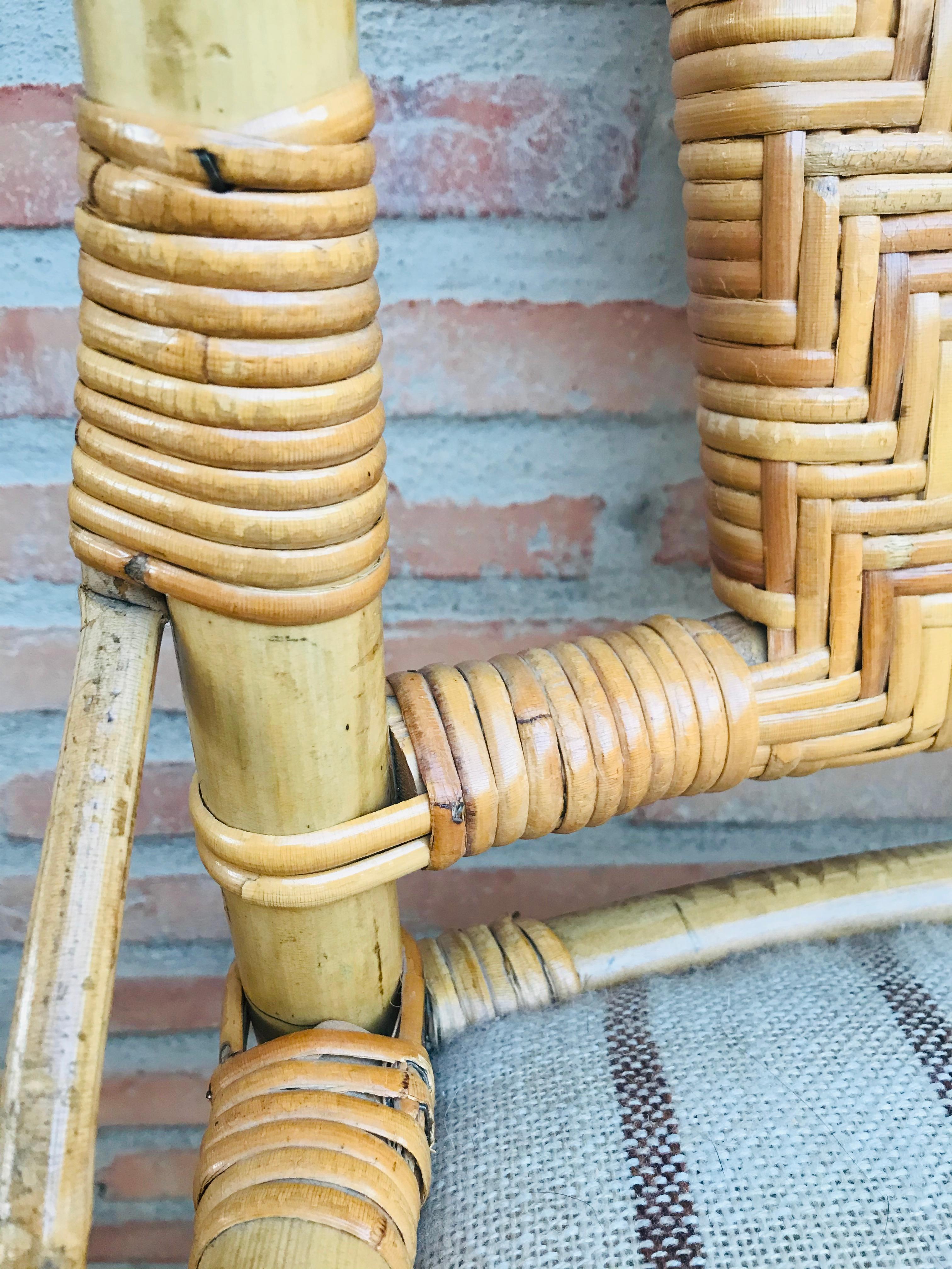 Paar spanische Bambusstühle aus der Mitte des 20. Jahrhunderts mit gepolstertem Sitz im Angebot 9