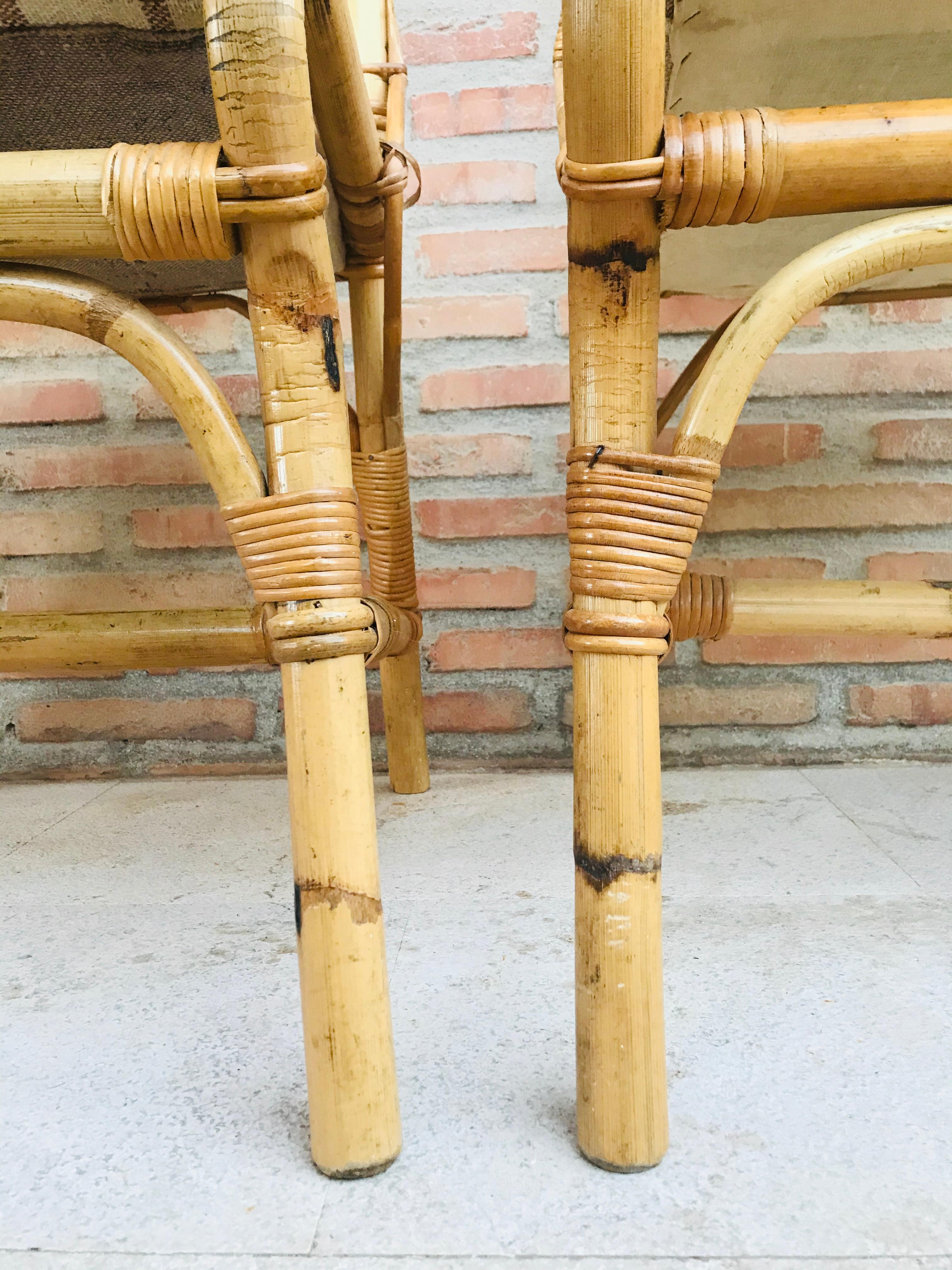 Paar spanische Bambusstühle aus der Mitte des 20. Jahrhunderts mit gepolstertem Sitz im Angebot 10