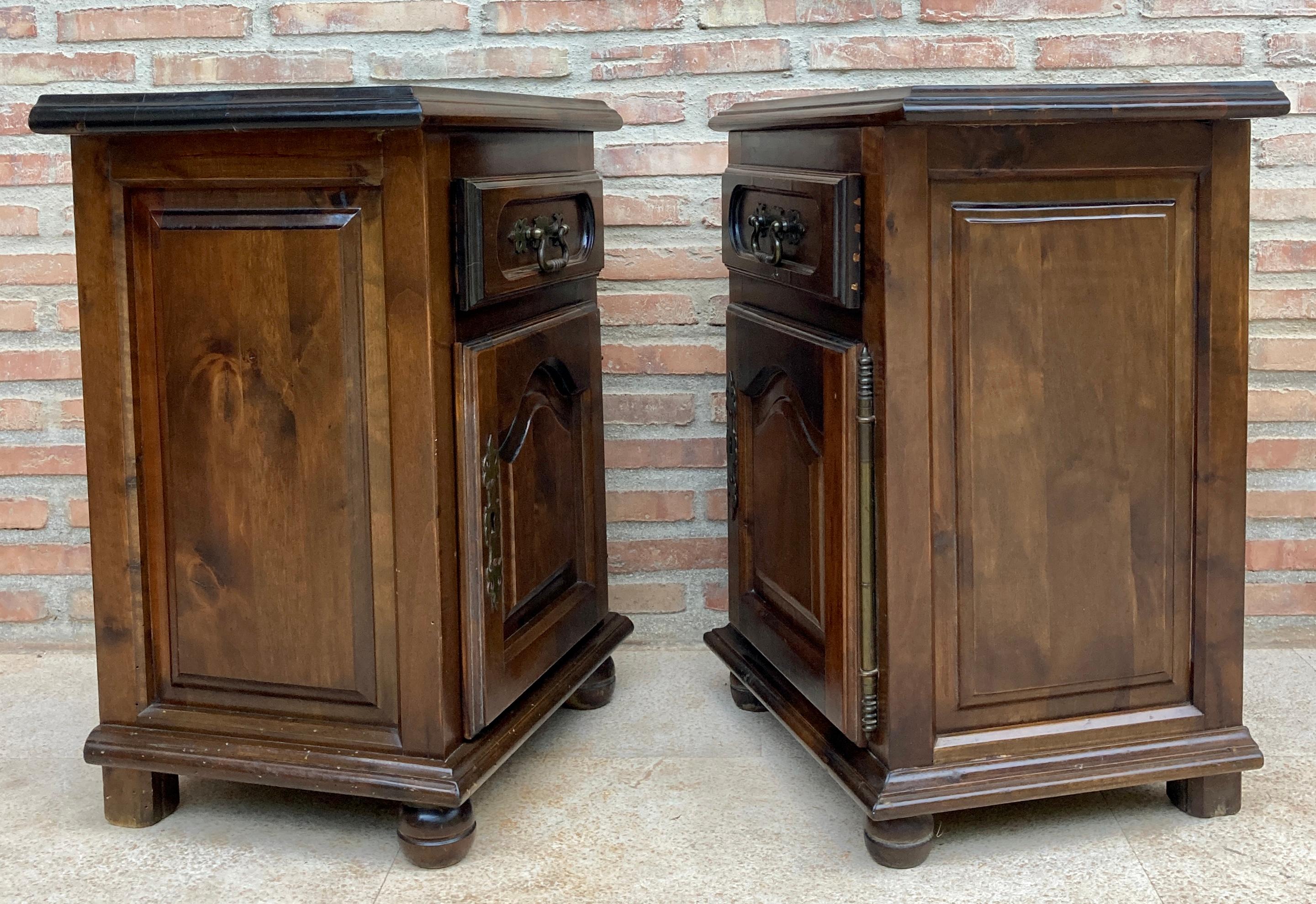 20th Spanish Nightstands with Drawer & Bronze Details, 1920, Set of 2 In Good Condition For Sale In Miami, FL