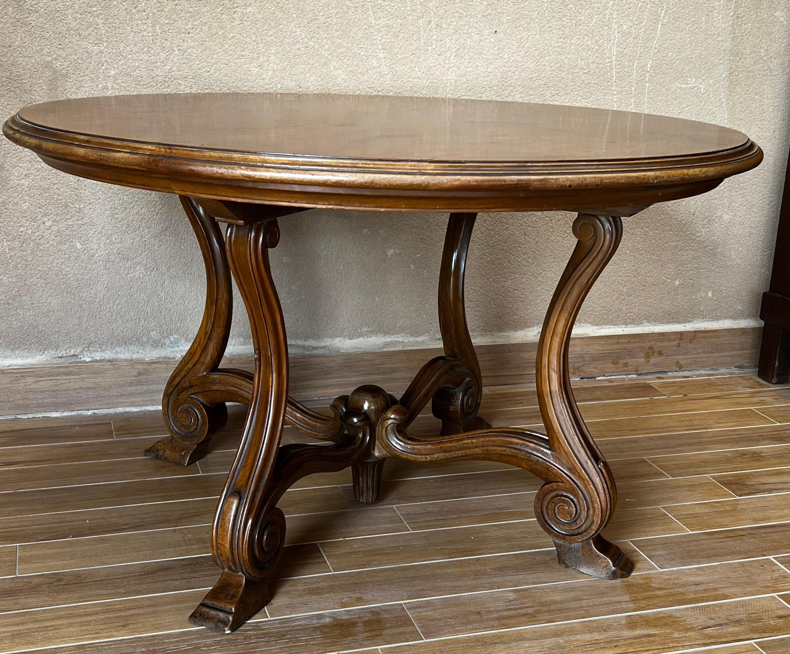 Spanish Colonial 20th Spanish Round Coffee Table with Four Carved Legs and Stretcher For Sale