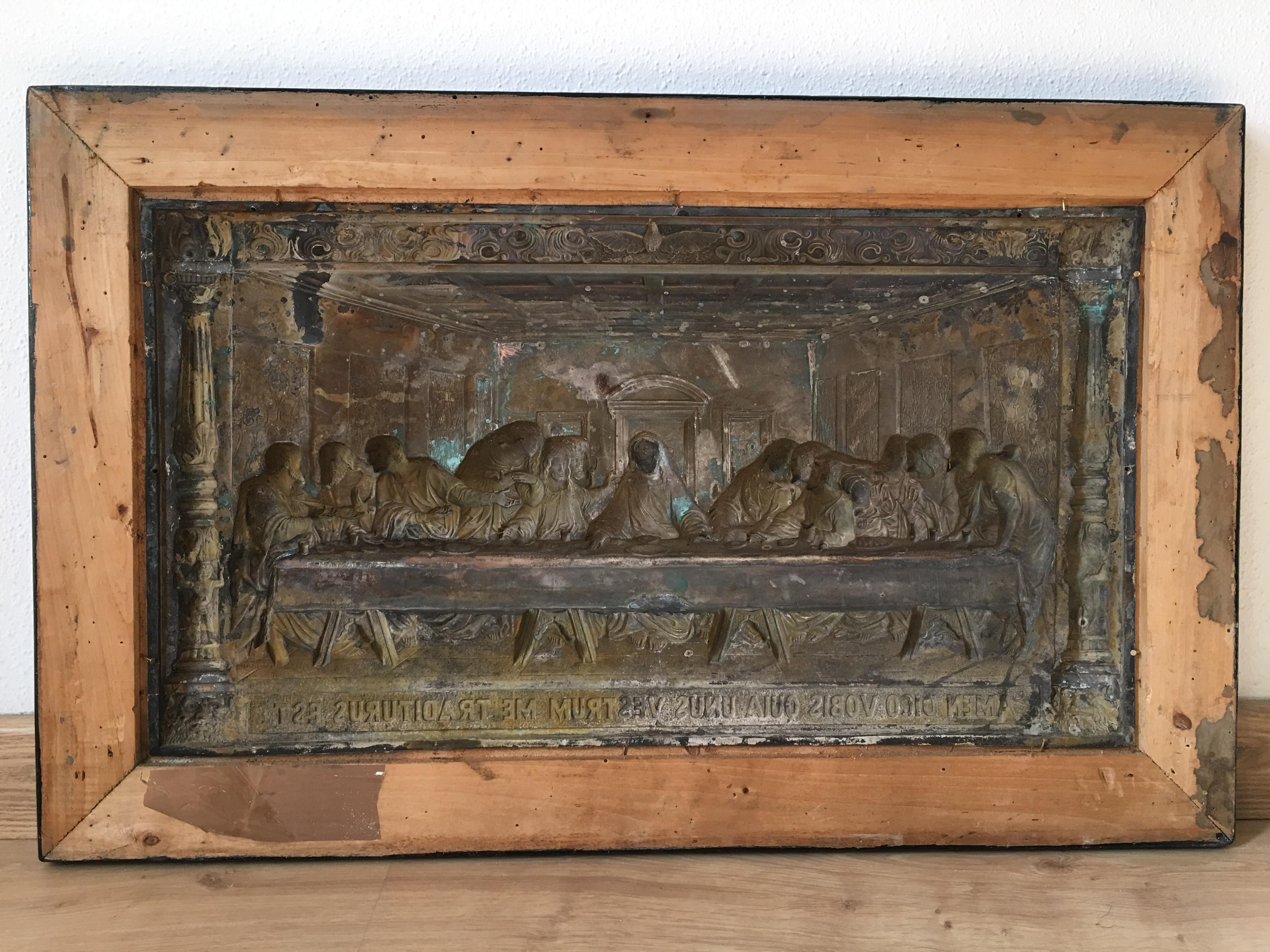 Néoclassique 20ème siècle « Le dernier soucoupe » en métal foncé en relief en vente