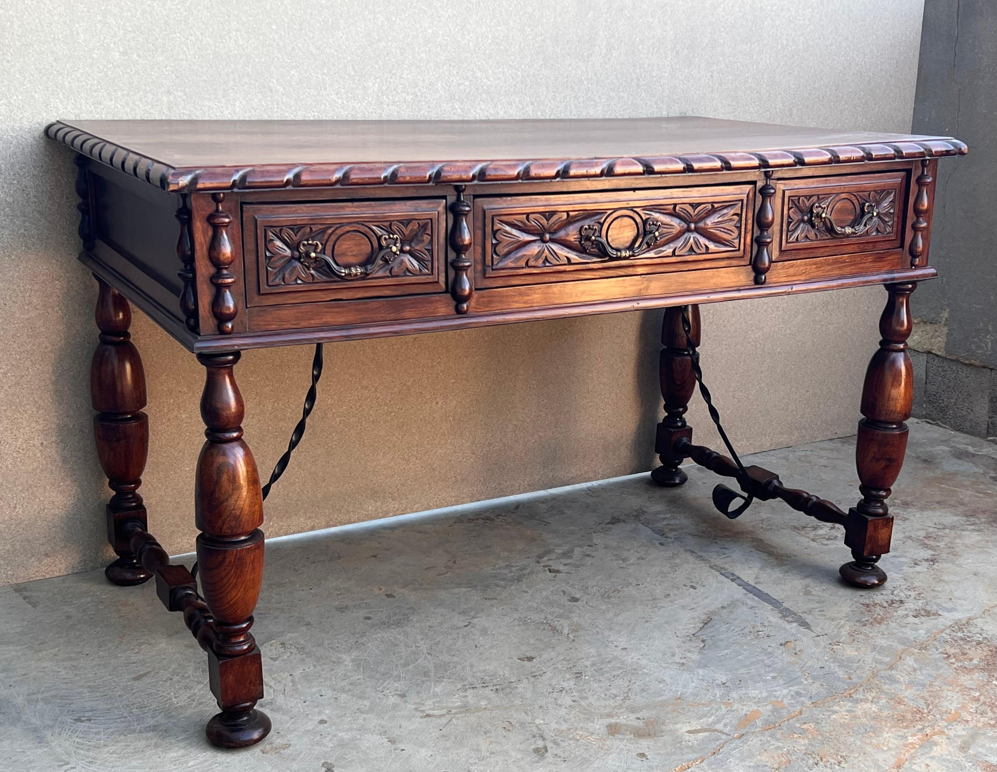 20th Two sides French Louis XV Style Carved Walnut Desk with Three Drawers  In Good Condition For Sale In Miami, FL