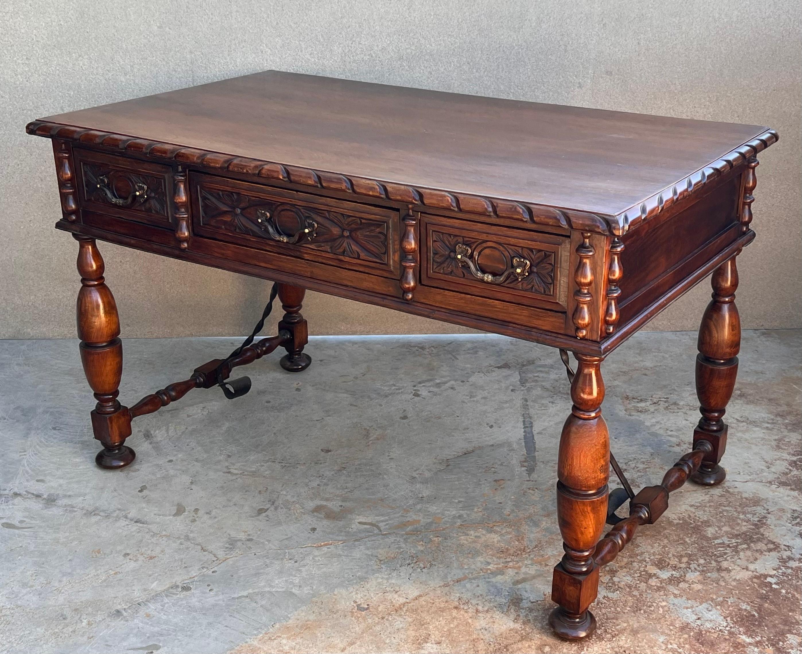 20th Two sides French Louis XV Style Carved Walnut Desk with Three Drawers  For Sale 3
