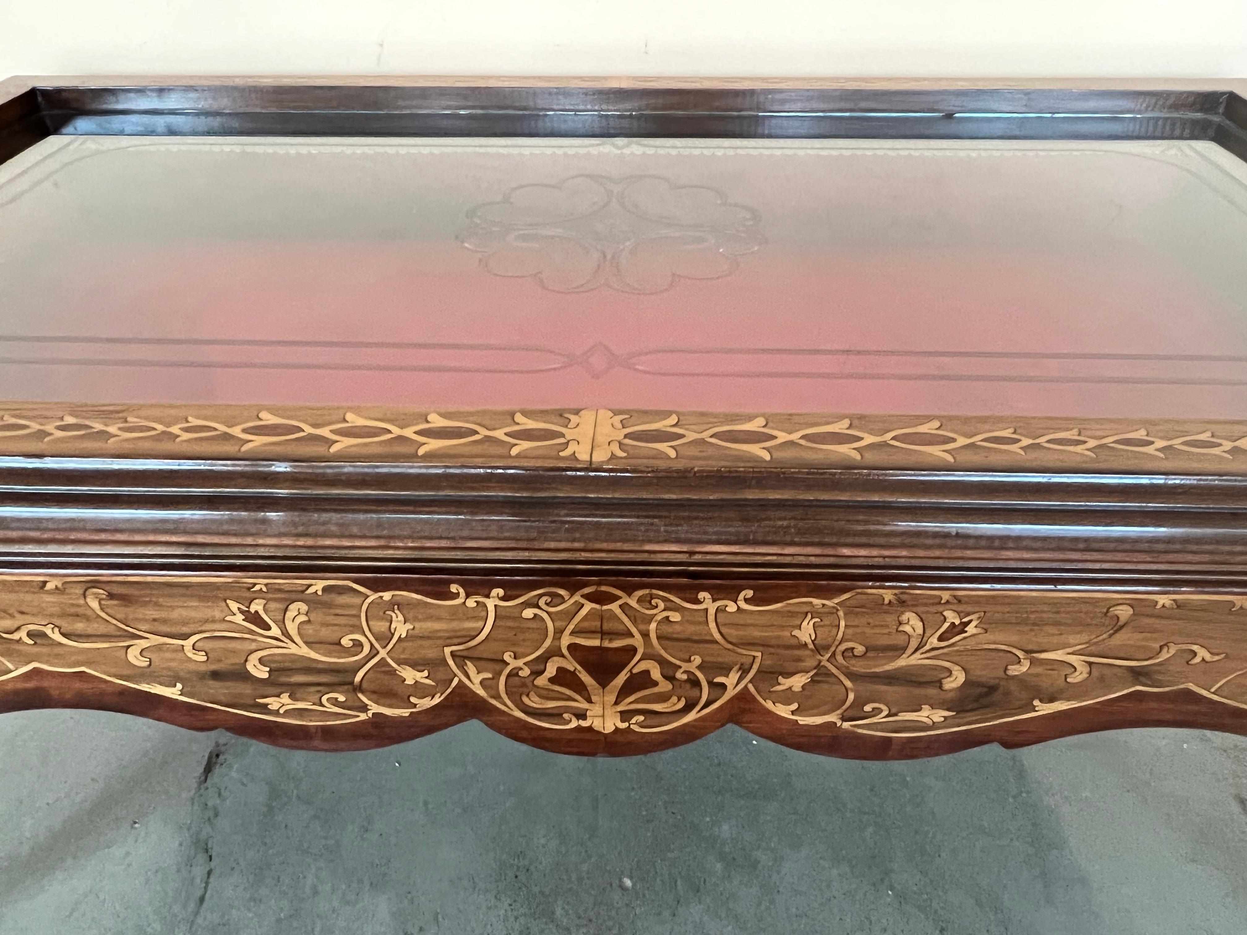 20th Victorian Style Bijouterie or Vitrine Low of Coffee Table For Sale 1