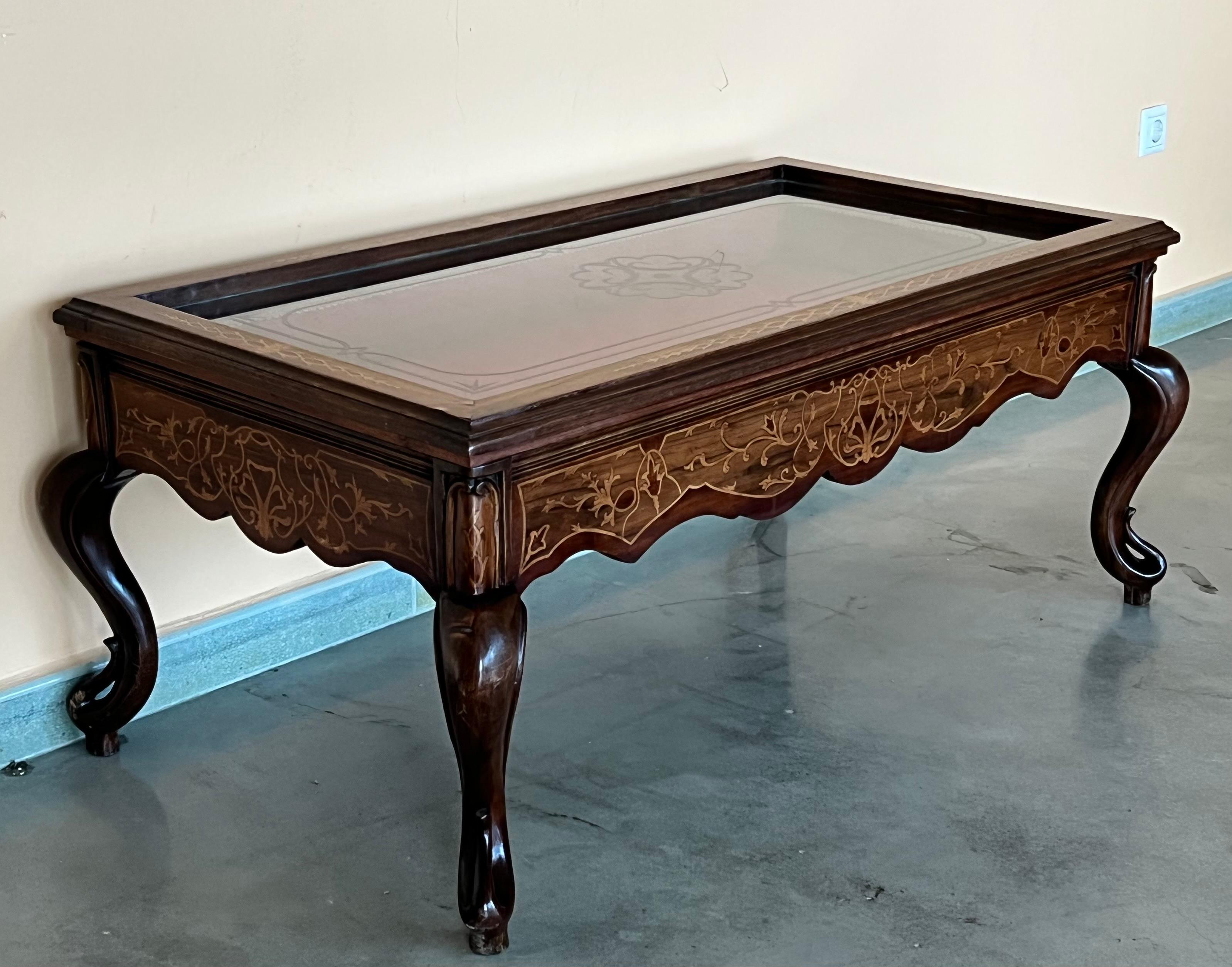 Italian 20th Victorian Style Bijouterie or Vitrine Low of Coffee Table For Sale