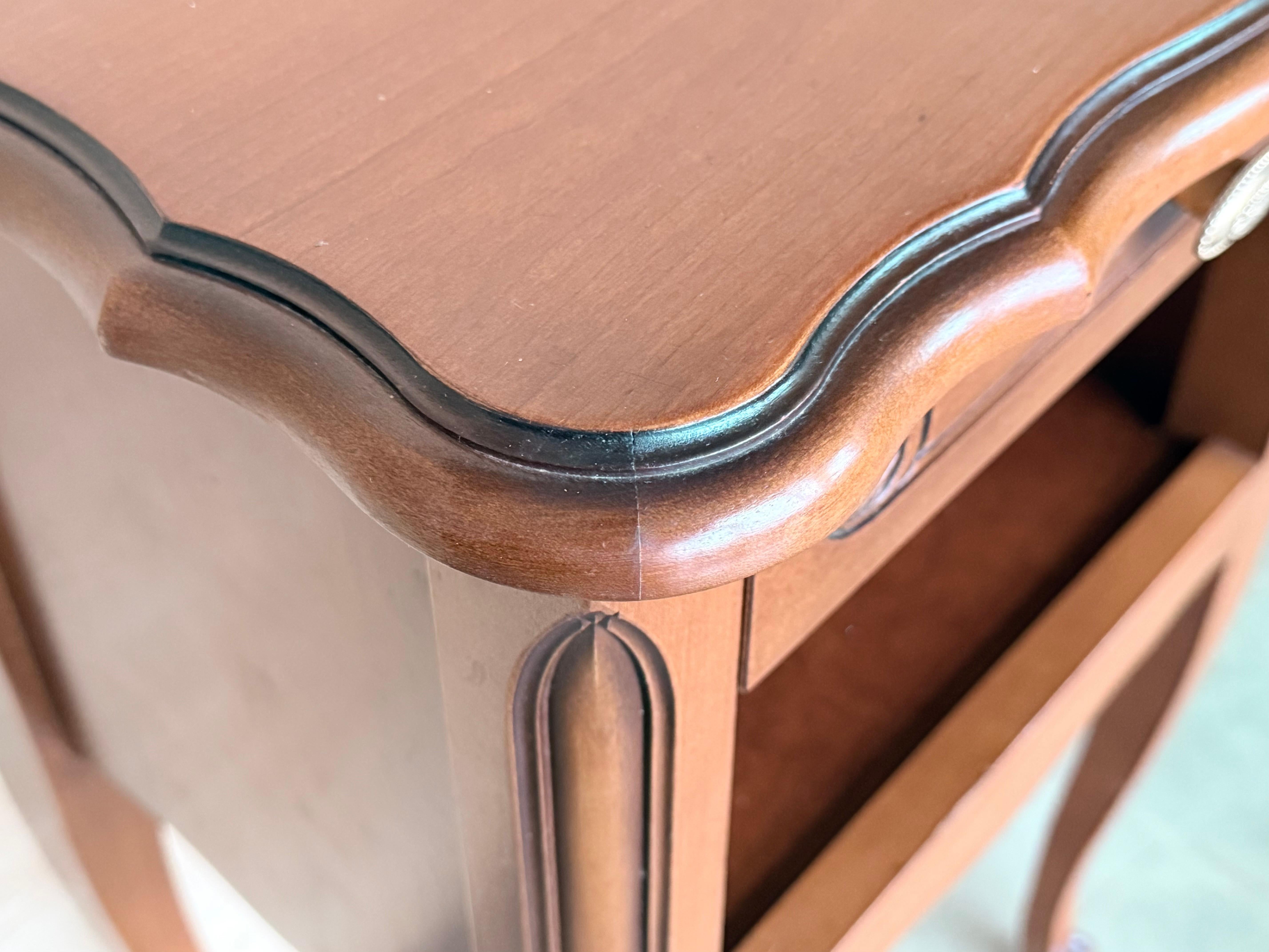 20th Walnut Nightstands Tables With Drawer And Open Shelf, 1940 in vendita 4