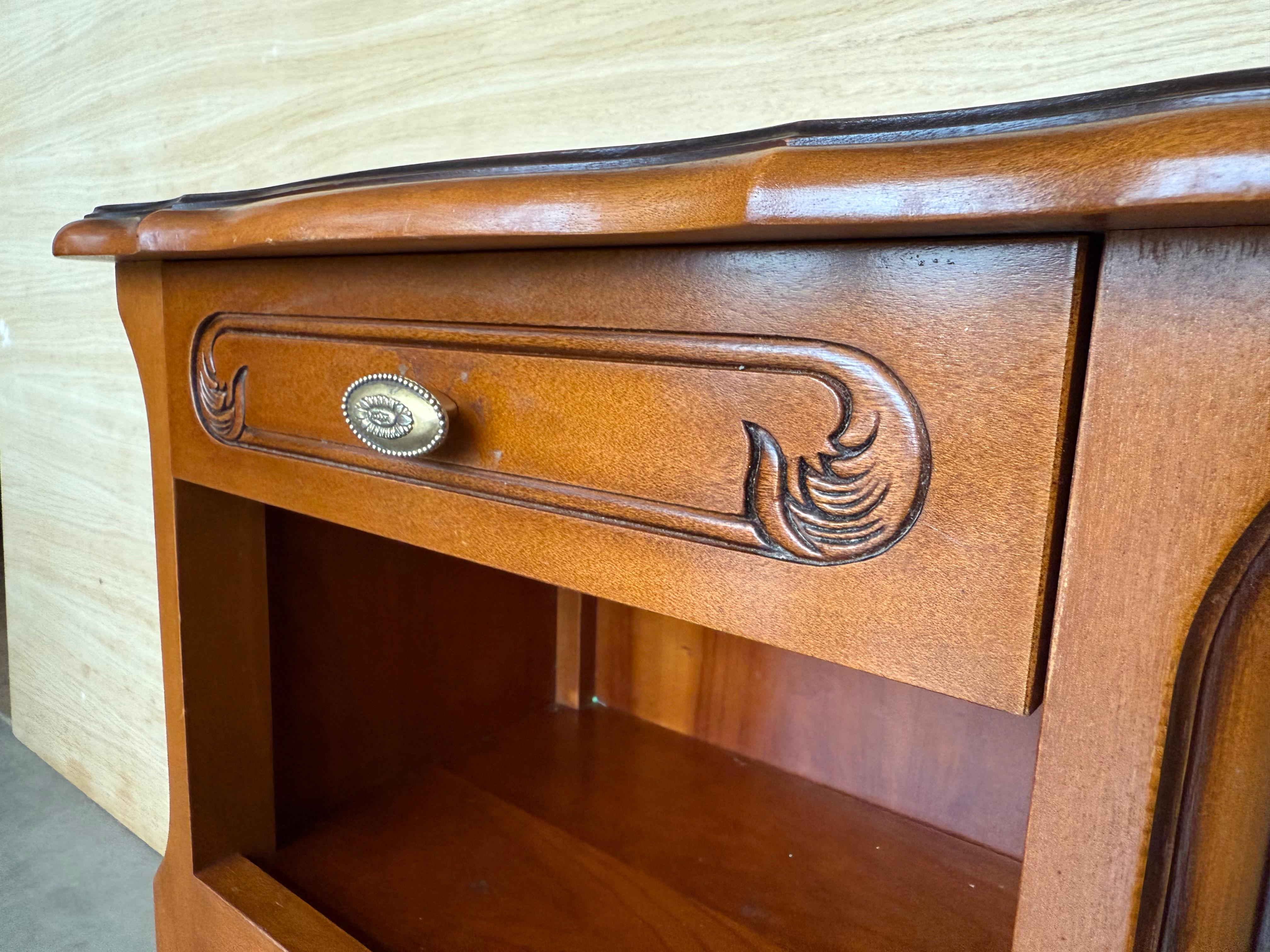 20th Walnut Nightstands Tables With Drawer And Open Shelf, 1940 in vendita 5