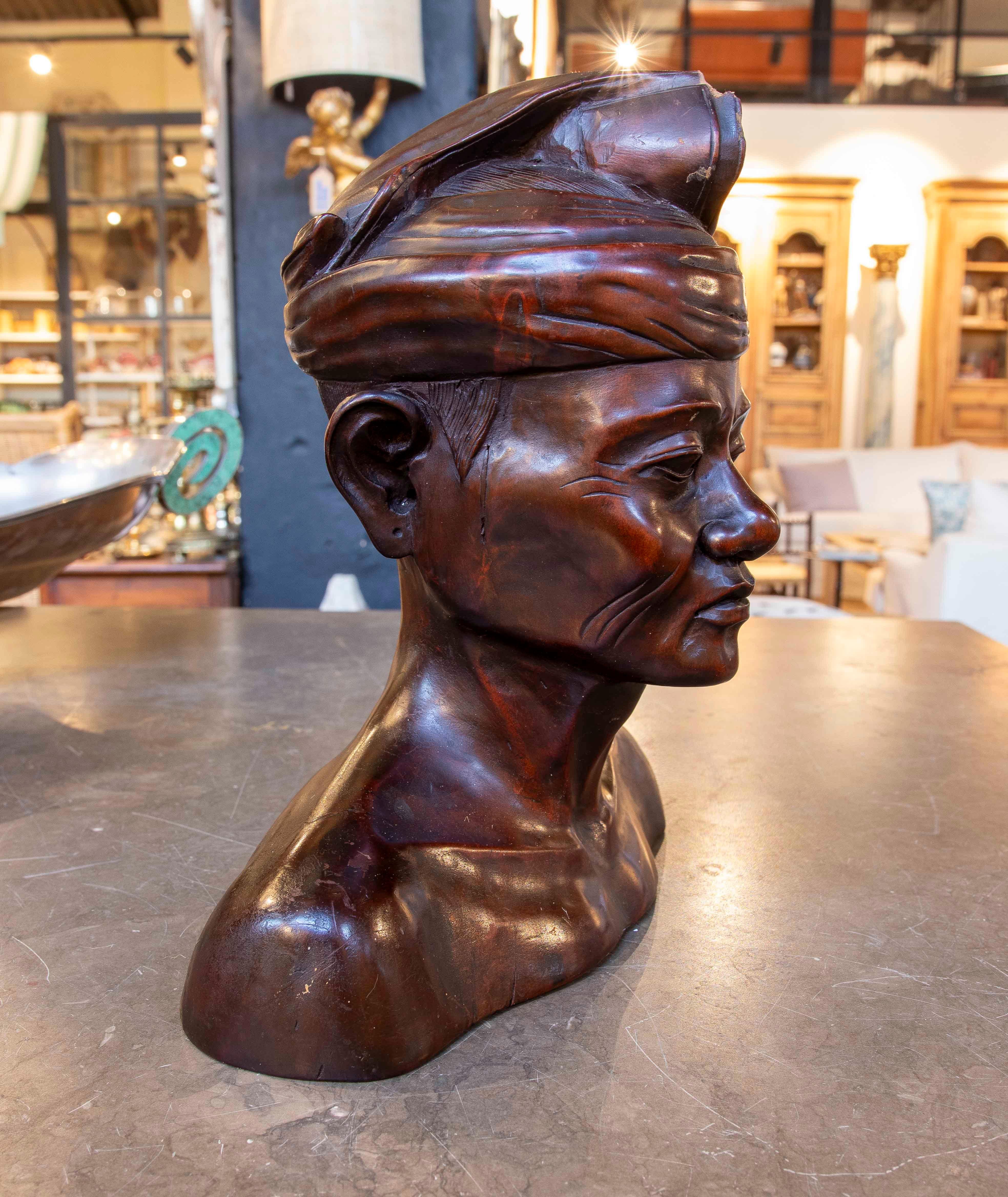 20th Wooden Asian Art Carved Bust For Sale 1