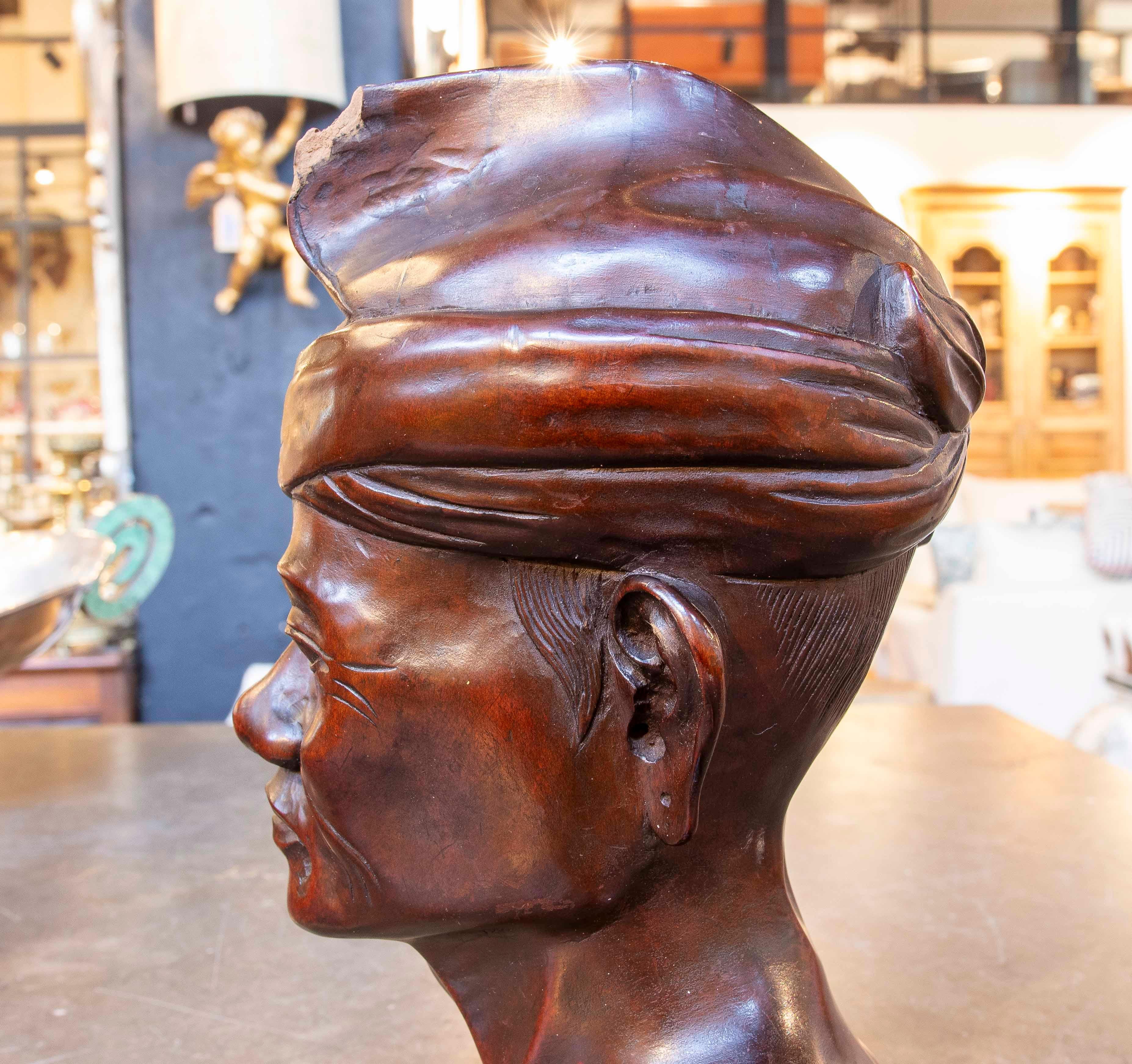 20th Wooden Asian Art Carved Bust For Sale 5