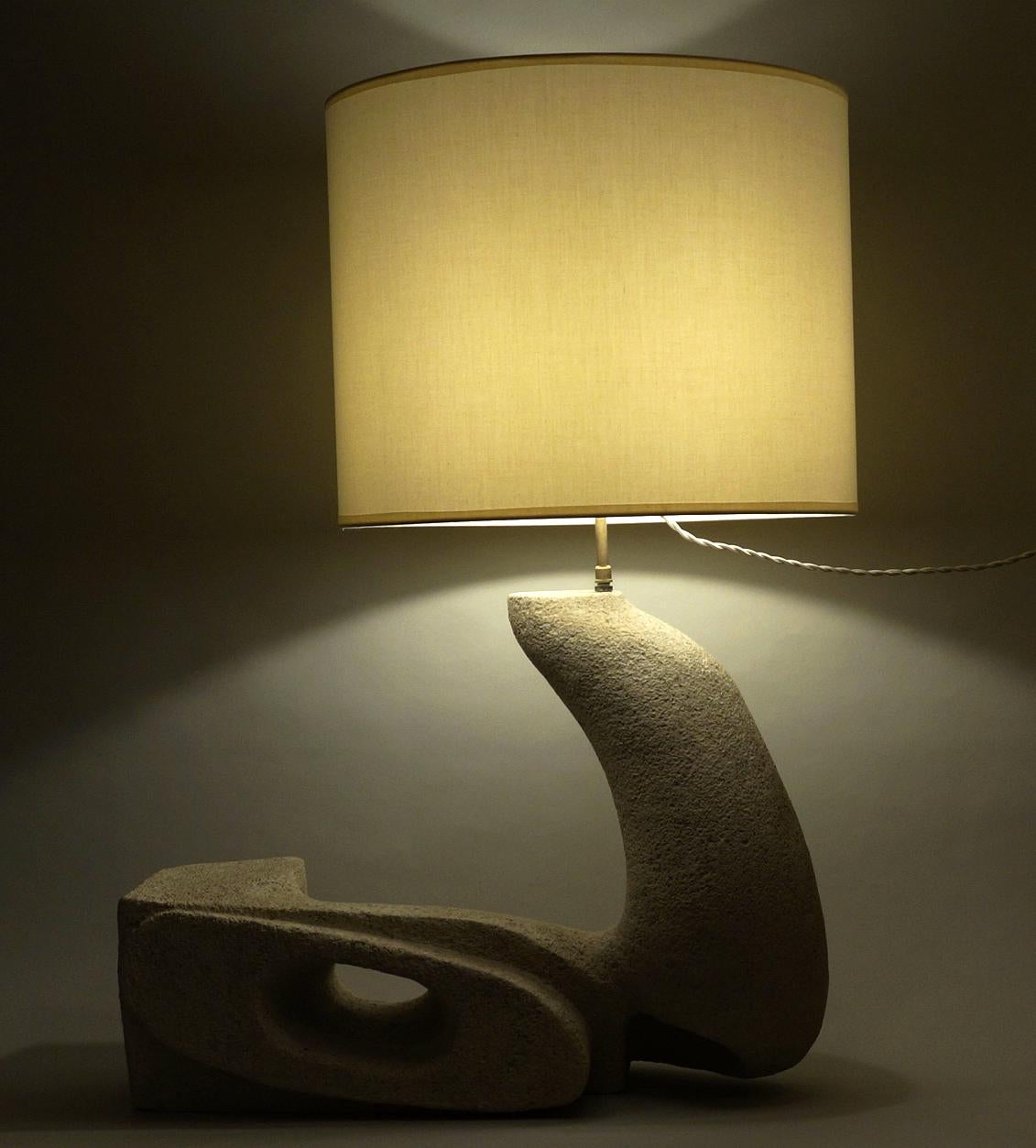 20th Zoomorphic Stone Table Lamp In Good Condition In Paris, FR
