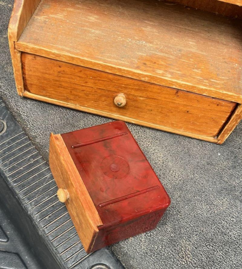 20Thc Amazing Shaker Style Gewürz Wandkasten im Zustand „Gut“ im Angebot in Los Angeles, CA