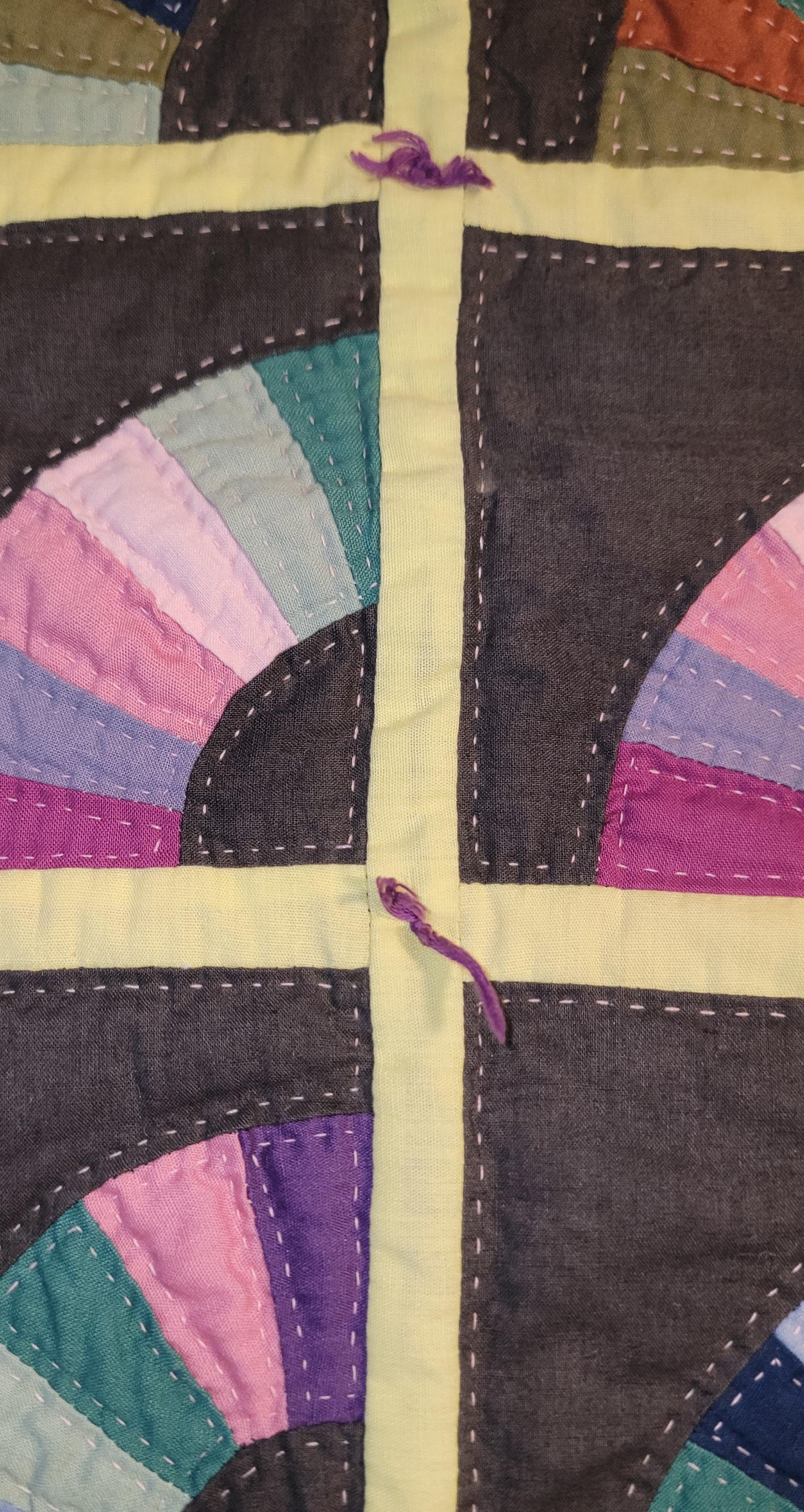 20Thc Amish Fan Doll Quilt (Volkskunst) im Angebot