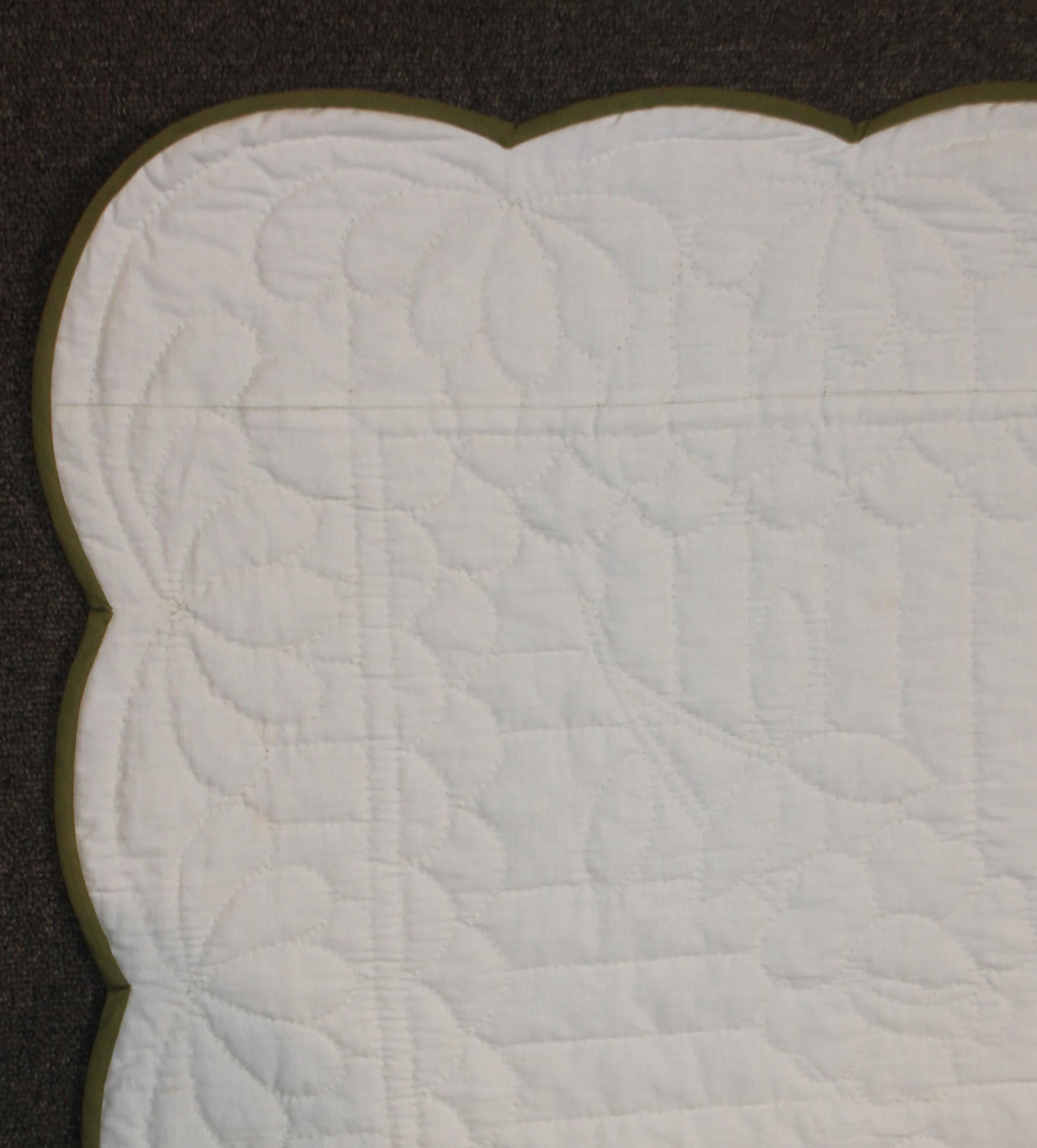 20th Century Applique Quilt with Fantastic Quilting In Good Condition For Sale In Los Angeles, CA