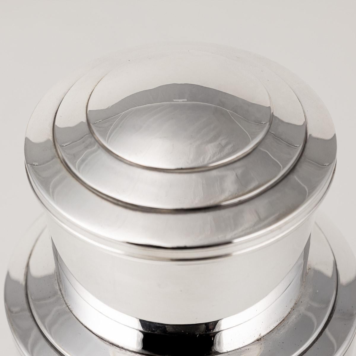 Plaqué argent Shaker cocktail Art Déco du 20e siècle en métal argenté, Keith Murray pour Mappin & Webb en vente