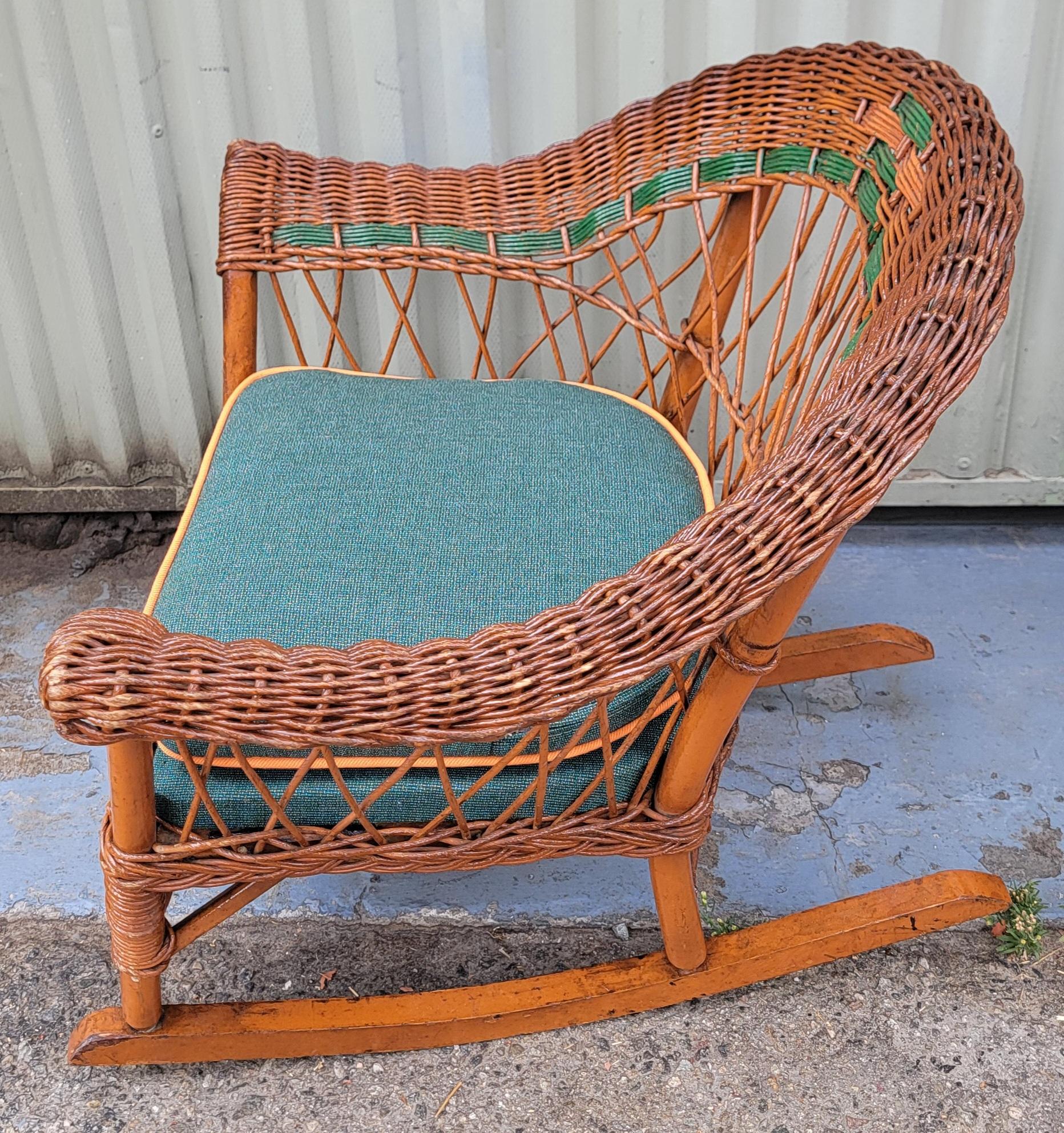 Américain 20Chaise à bascule en osier pour Child & Child Harbor avec coussins en vente