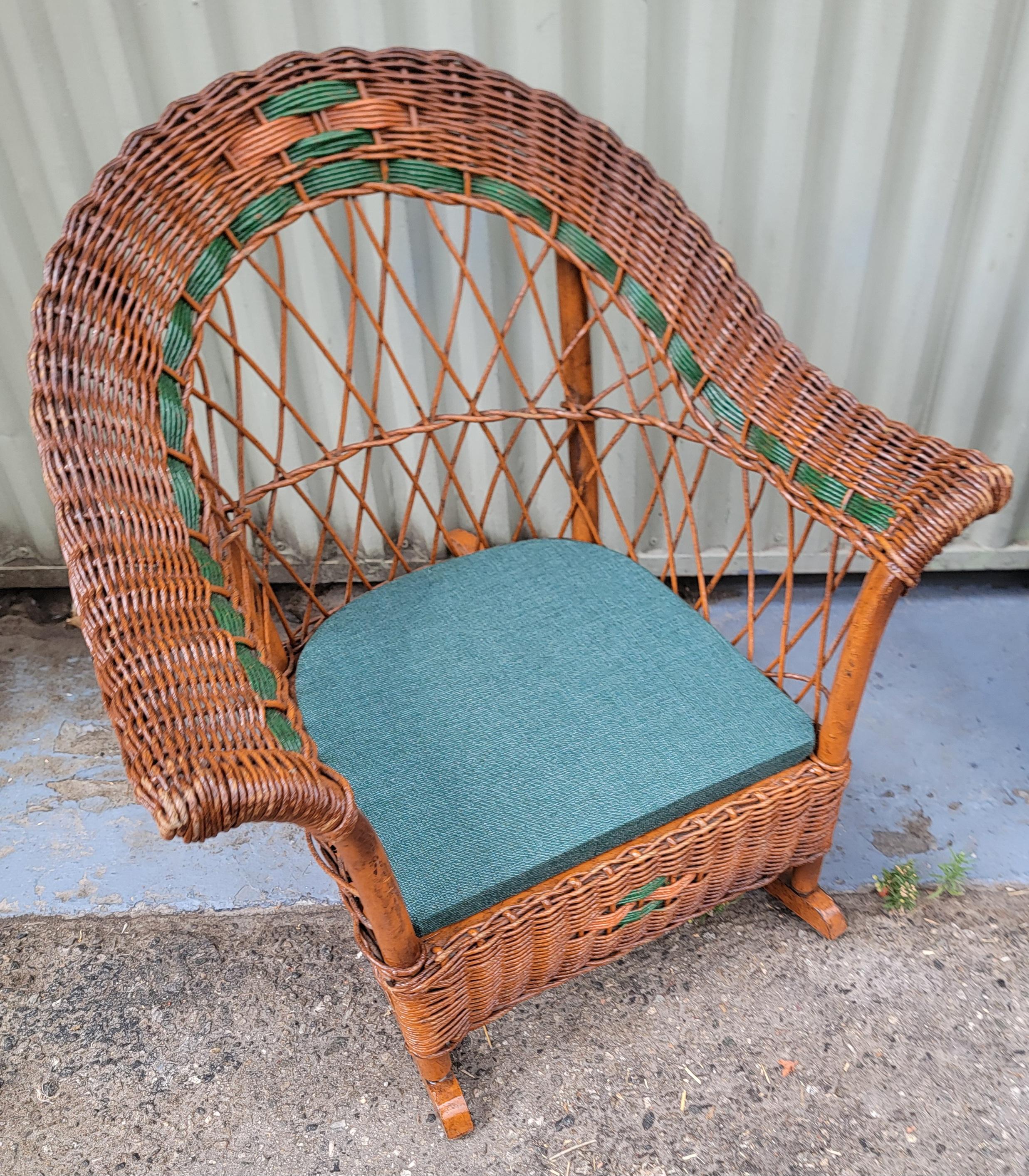 20Chaise à bascule en osier pour Child & Child Harbor avec coussins Bon état - En vente à Los Angeles, CA