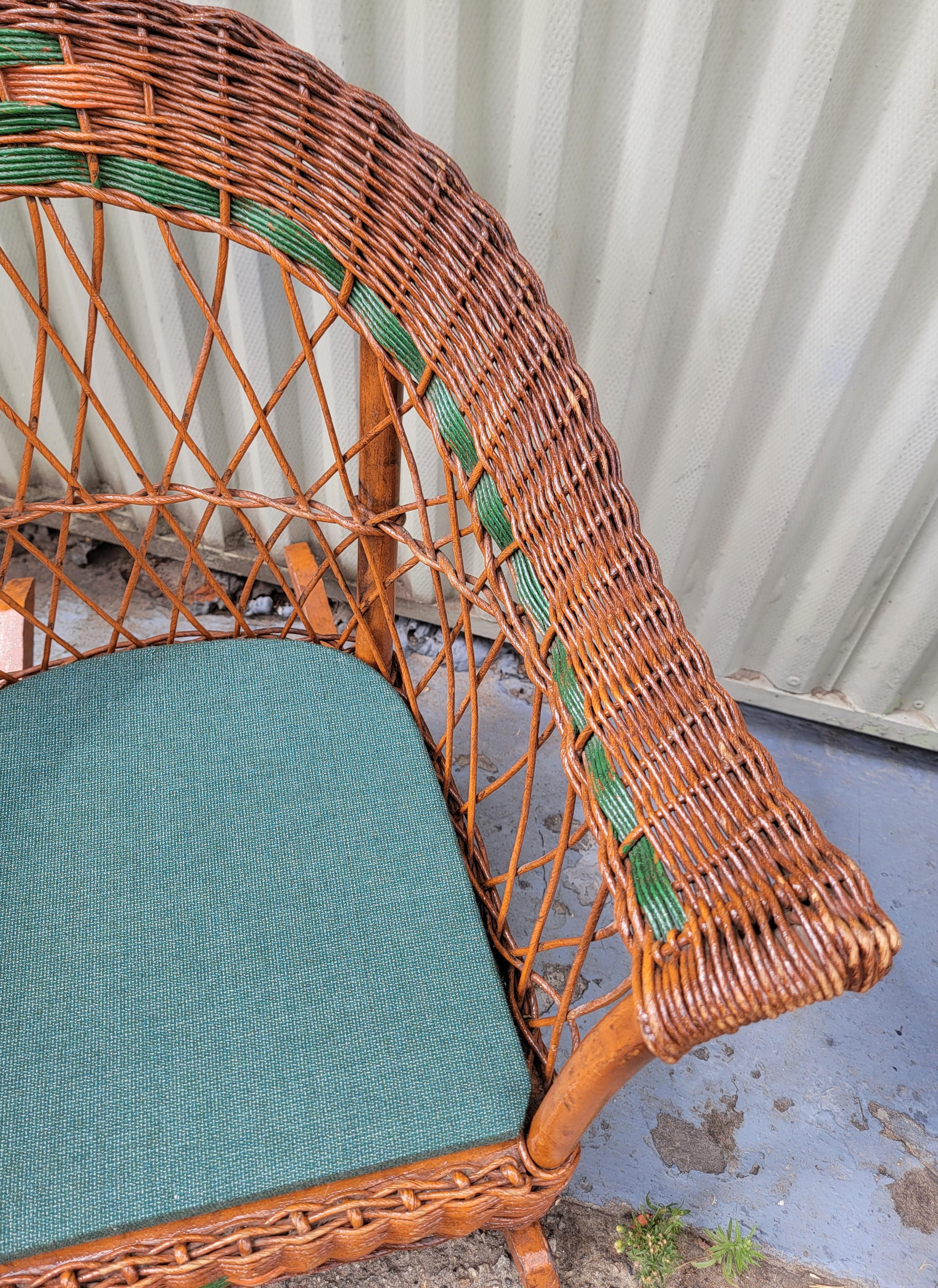 Milieu du XXe siècle 20Chaise à bascule en osier pour Child & Child Harbor avec coussins en vente