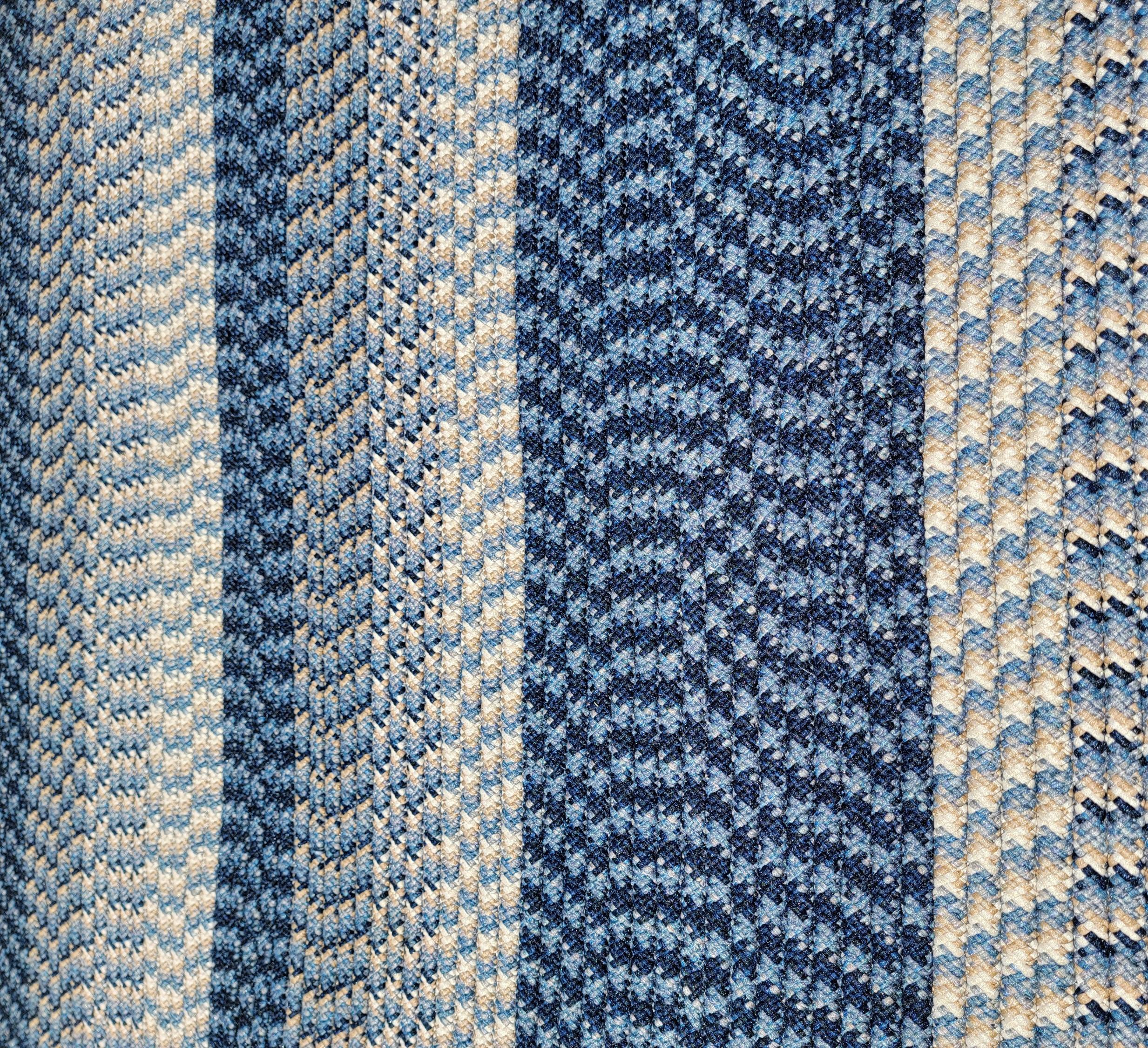 20thc Blauer & Grauer Flechtteppich in Raumgröße (20. Jahrhundert) im Angebot