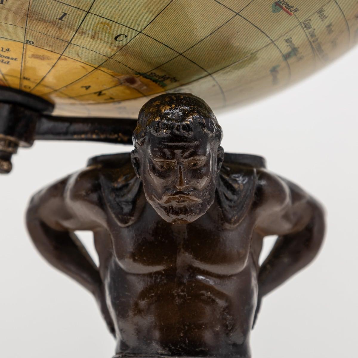 Globe géographique britannique du 20e siècle dirigé par une statue d'Atlas en bronze, vers 1920 en vente 10