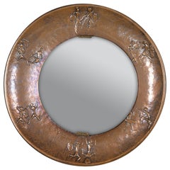 Bronzespiegel des 20. Jahrhunderts mit Figuren im Relief von Angelo Bragalini, um 1970