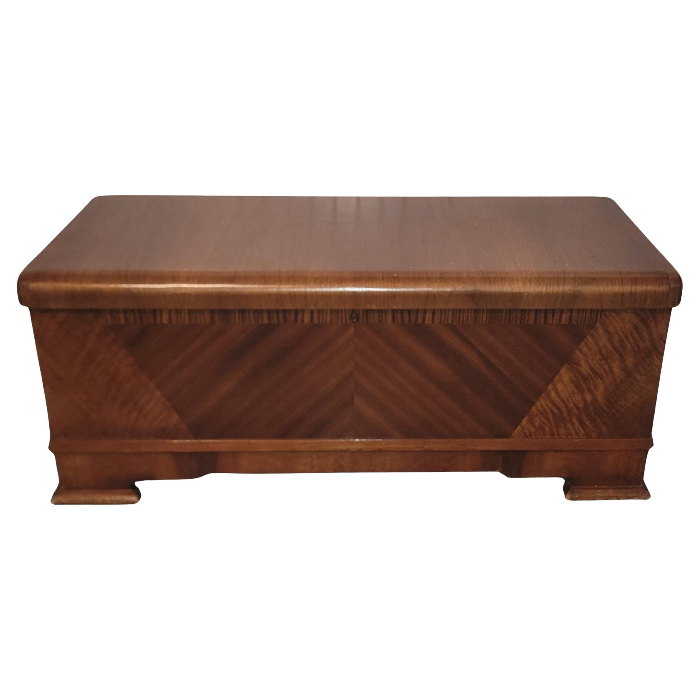 20Thc Cedar Wood Trunk /Blanket Chest