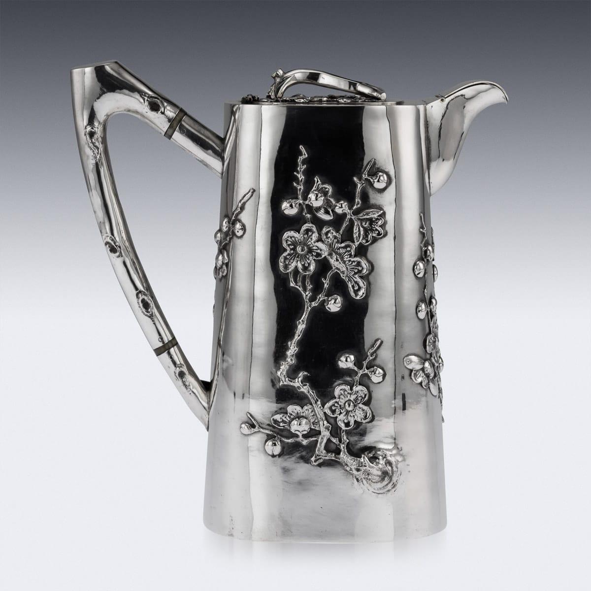 20th Century Chinese Export Solid Silver Hot Water Jug, Houcheong, circa 1900 In Good Condition In Royal Tunbridge Wells, Kent