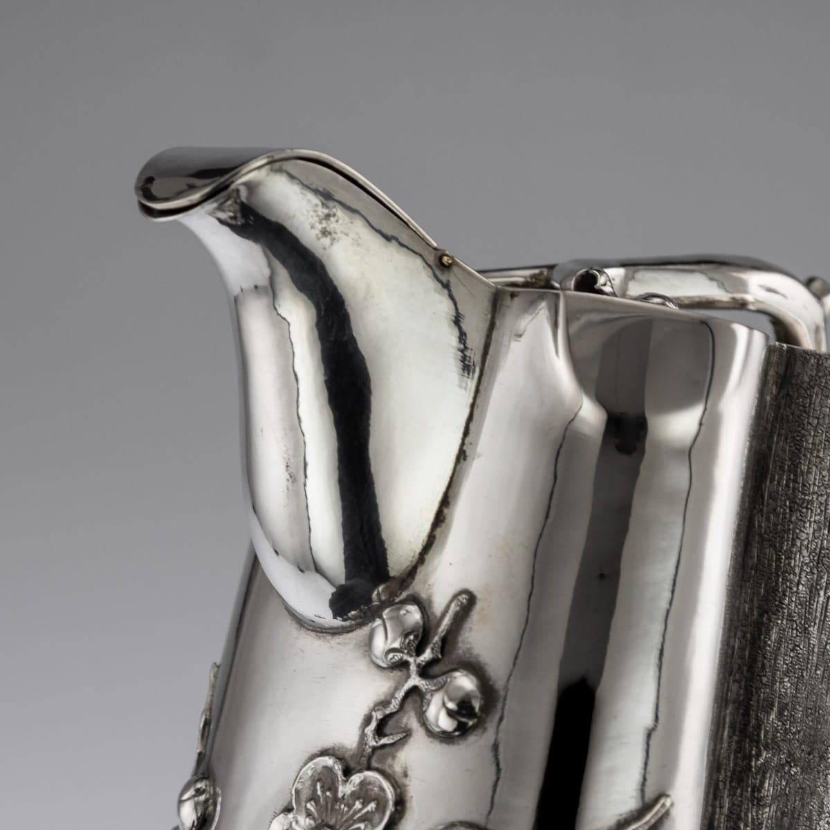 20th Century Chinese Export Solid Silver Hot Water Jug, Houcheong, circa 1900 6