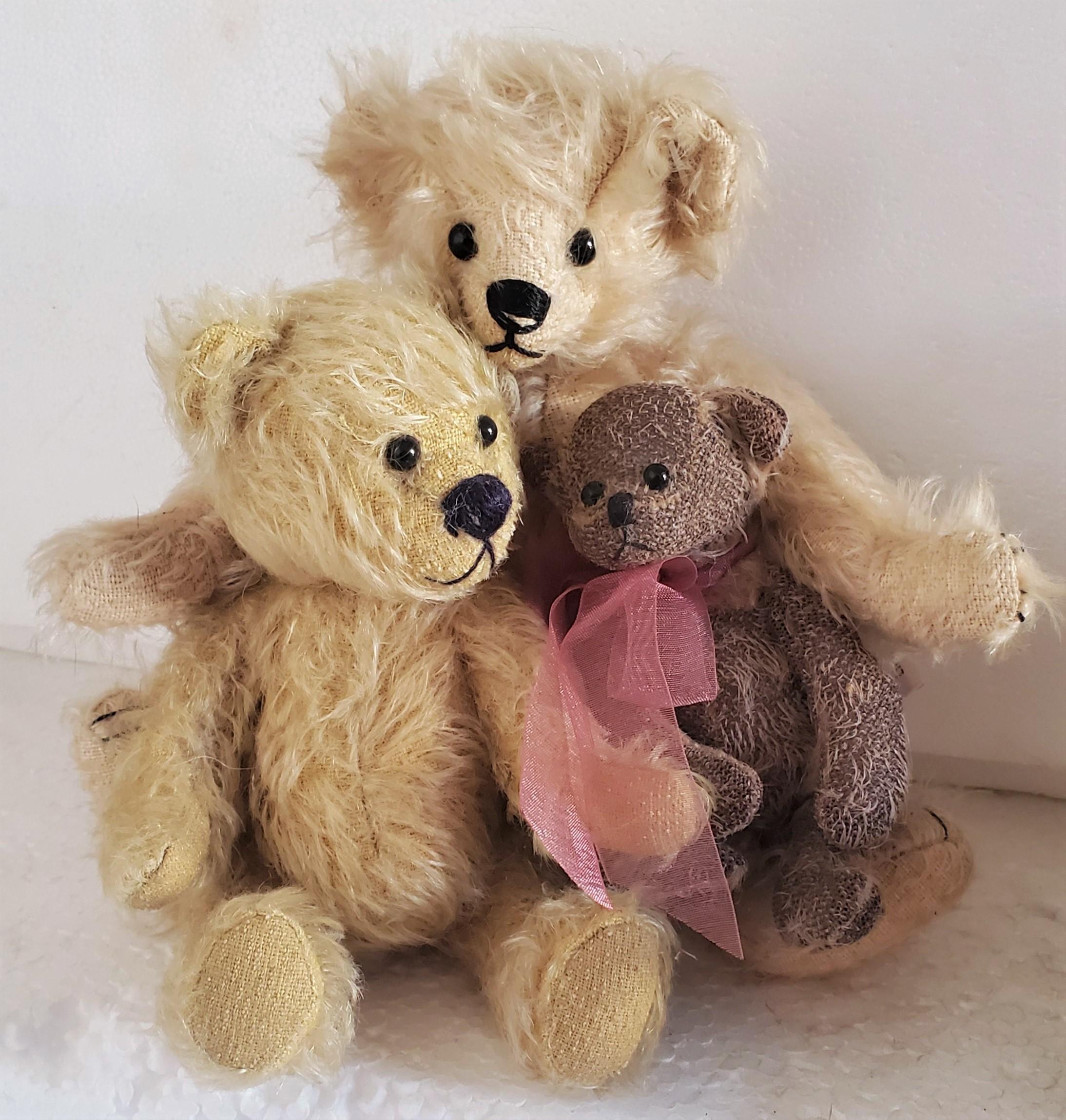 20th Century Collection of Five Contemporary Bears For Sale 4