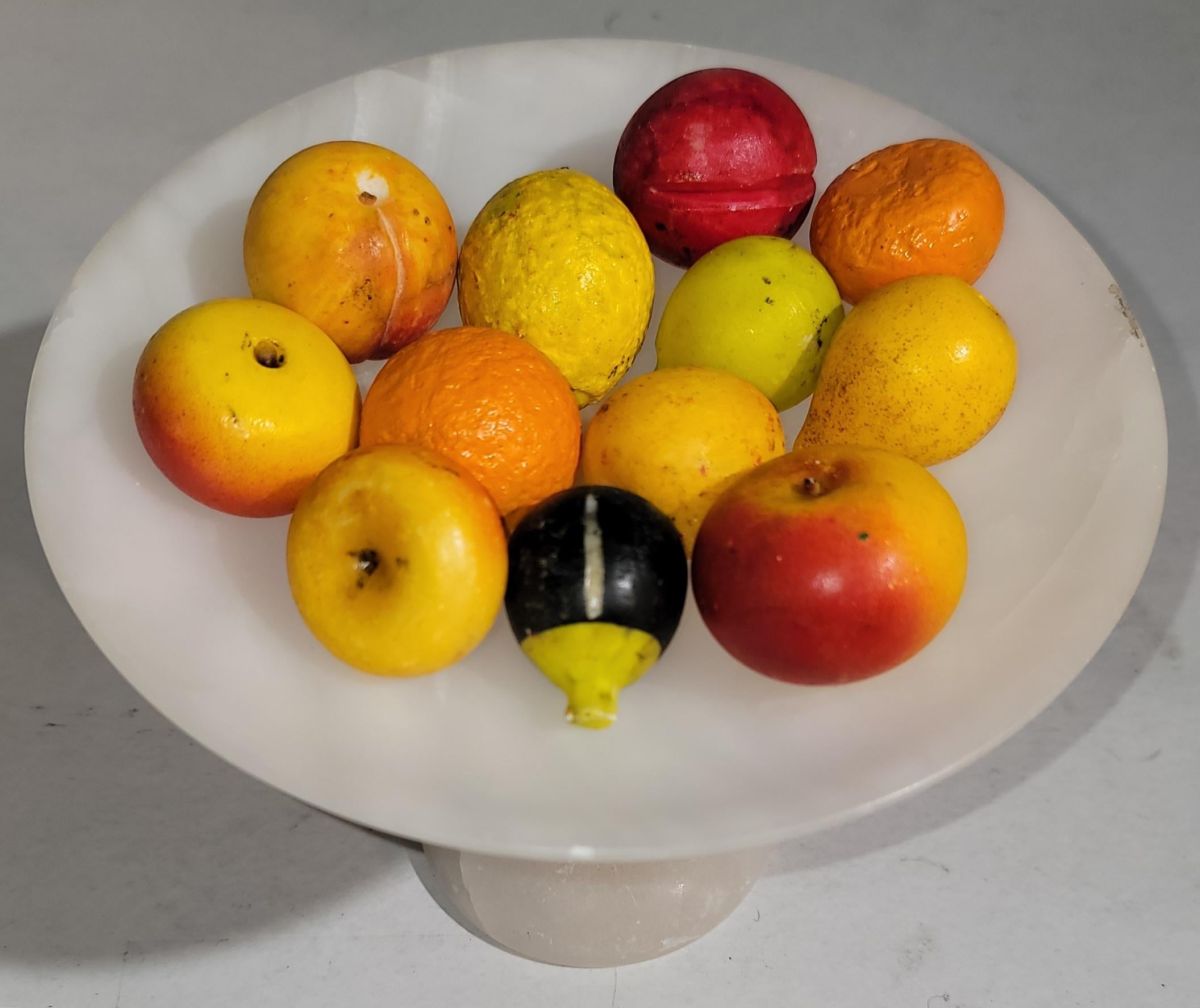 Adirondack Collection de mini fruits en pierre 12 pièces avec albâtre du 20ème siècle  Compote en vente