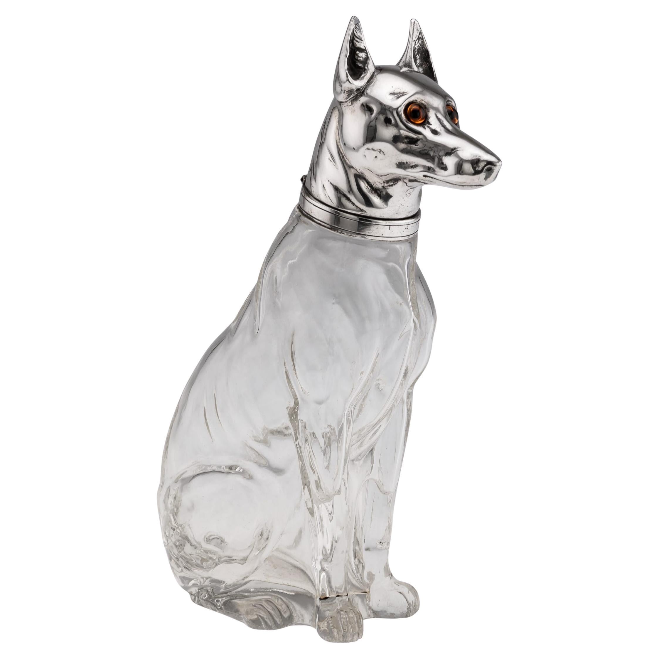 Carafe à décanter "Pinscher" en métal argenté et verre transparent du 20e siècle. en vente