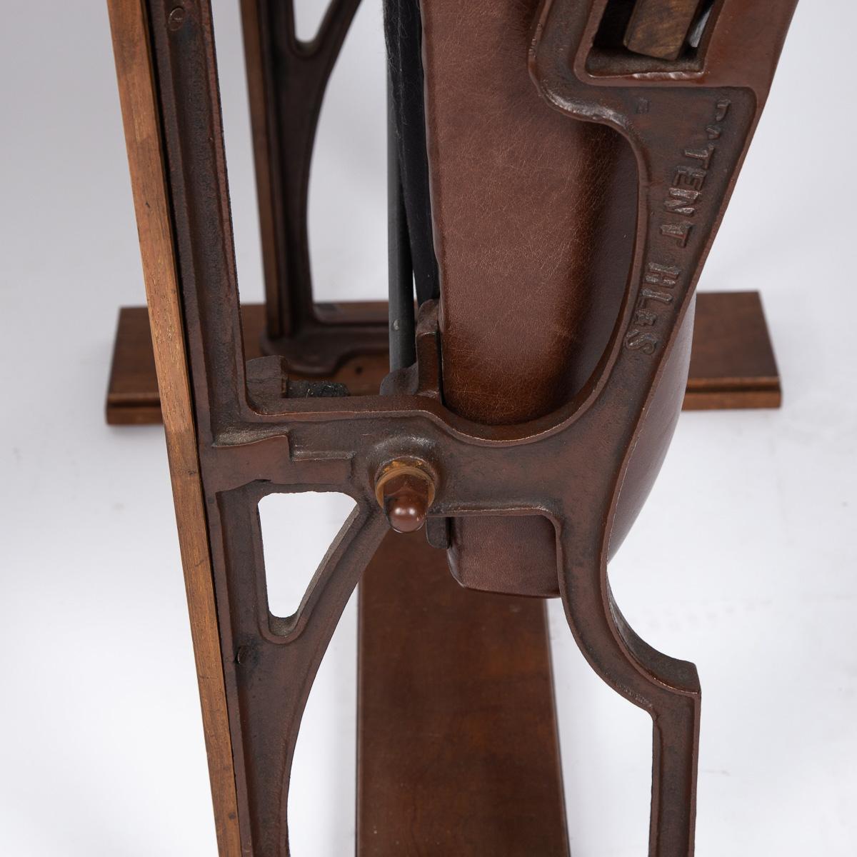 Chaises de cinéma/théâtre édouardiennes du 20e siècle en acajou et cuir, vers 1900 en vente 5