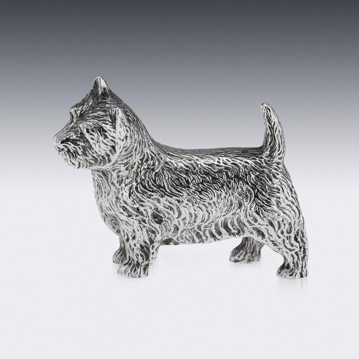 Altro Novità inglese del 20° secolo in argento massiccio West Highland Terrier Peso da scrivania c.1972 in vendita