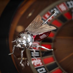 Ciotola per condimenti con vespa e cucchiaio in argento placcati in argento del XX secolo, Mappin & Webb