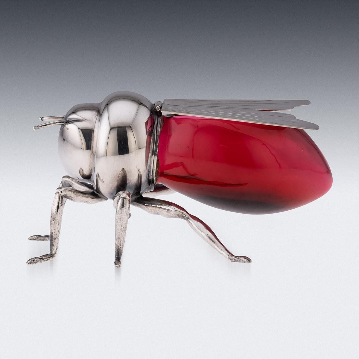 20thC English Silver Plated Novelty Wasp Condiment Bowl & Spoon, Mappin & Webb In Good Condition For Sale In Royal Tunbridge Wells, Kent