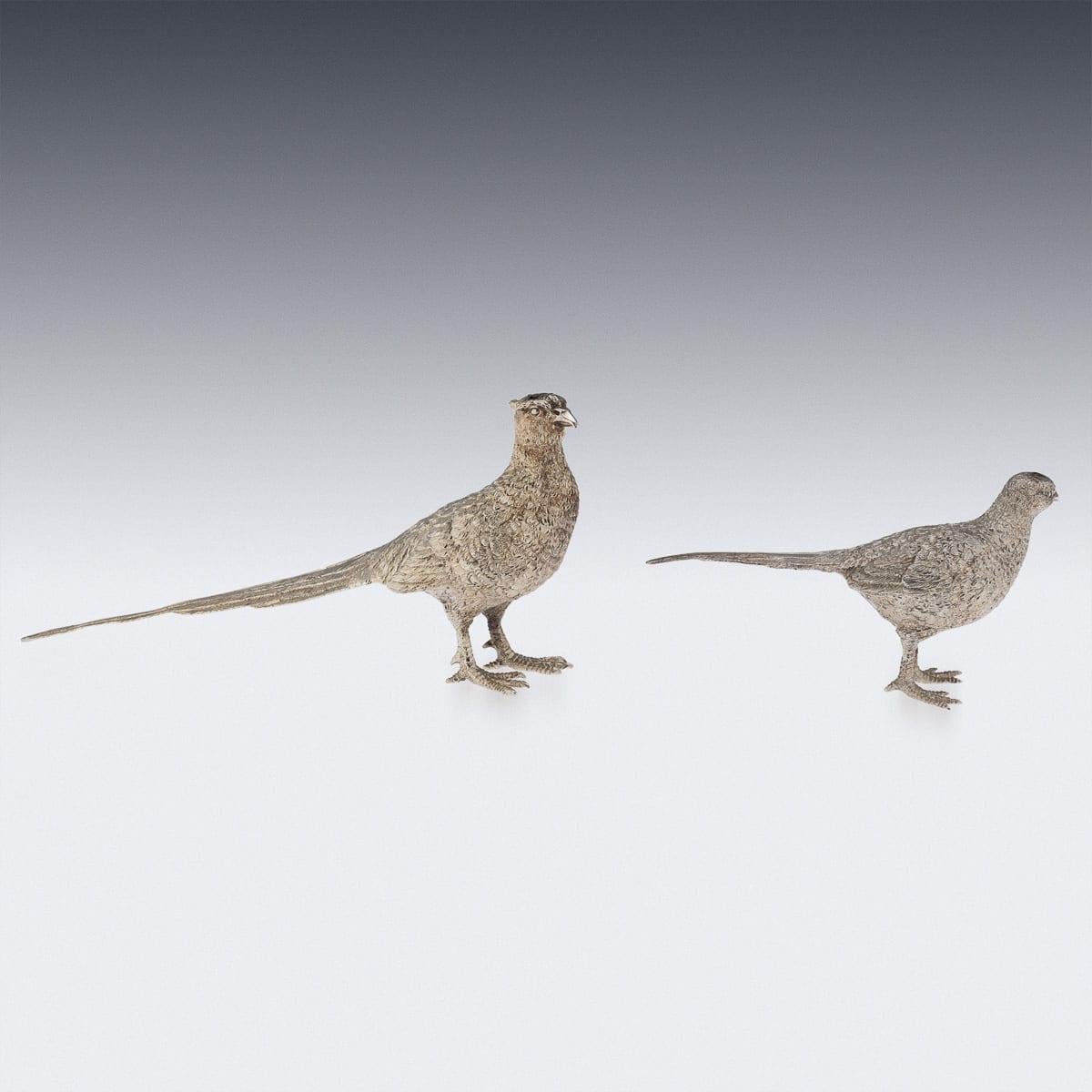 20thC English Solid Silver Pair Of Pheasant Salt & Pepper Shakers, Asprey c.1970 im Zustand „Gut“ im Angebot in Royal Tunbridge Wells, Kent