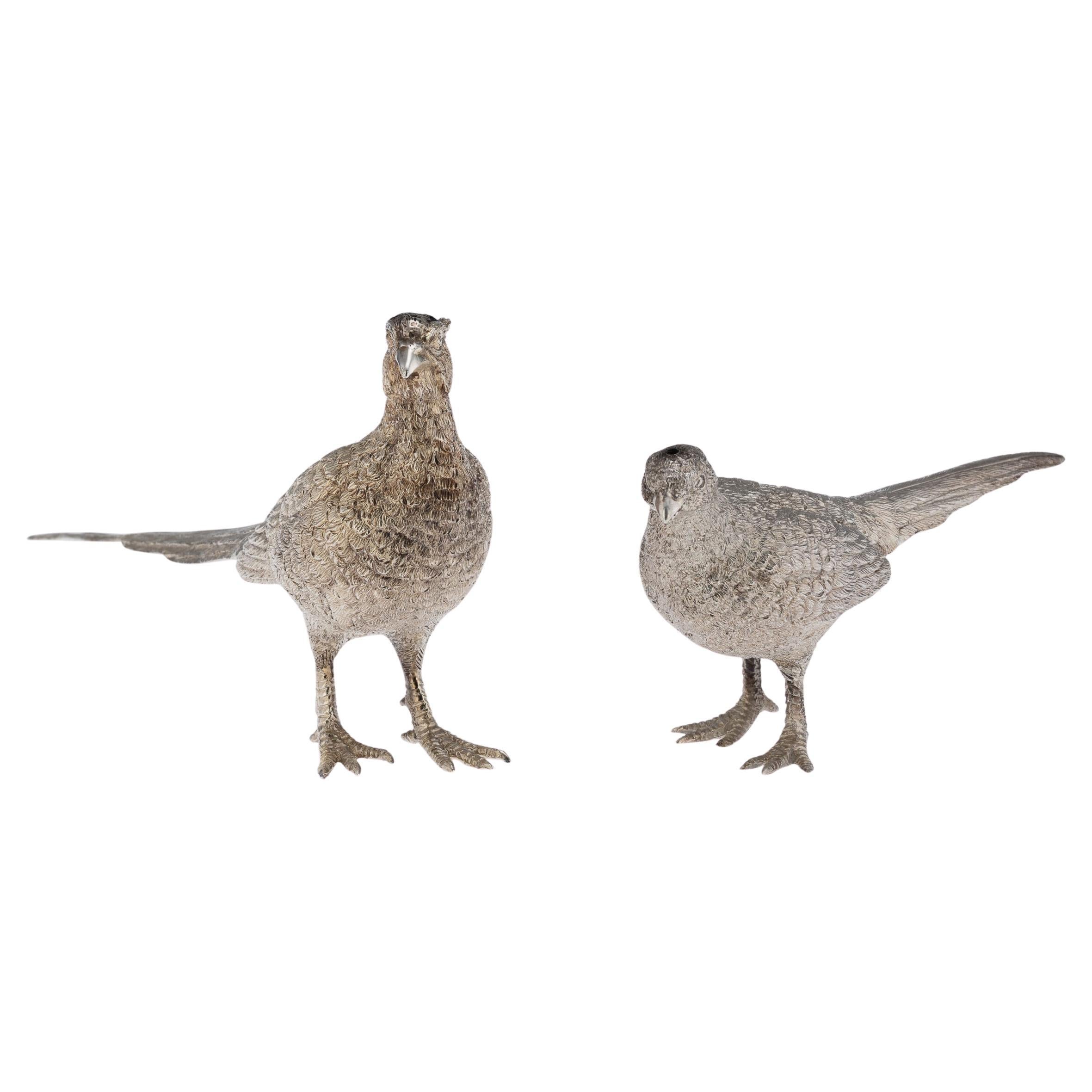 20thC English Solid Silver Pair Of Pheasant Salt 
Pepper Shakers, Asprey c.1970 im Angebot