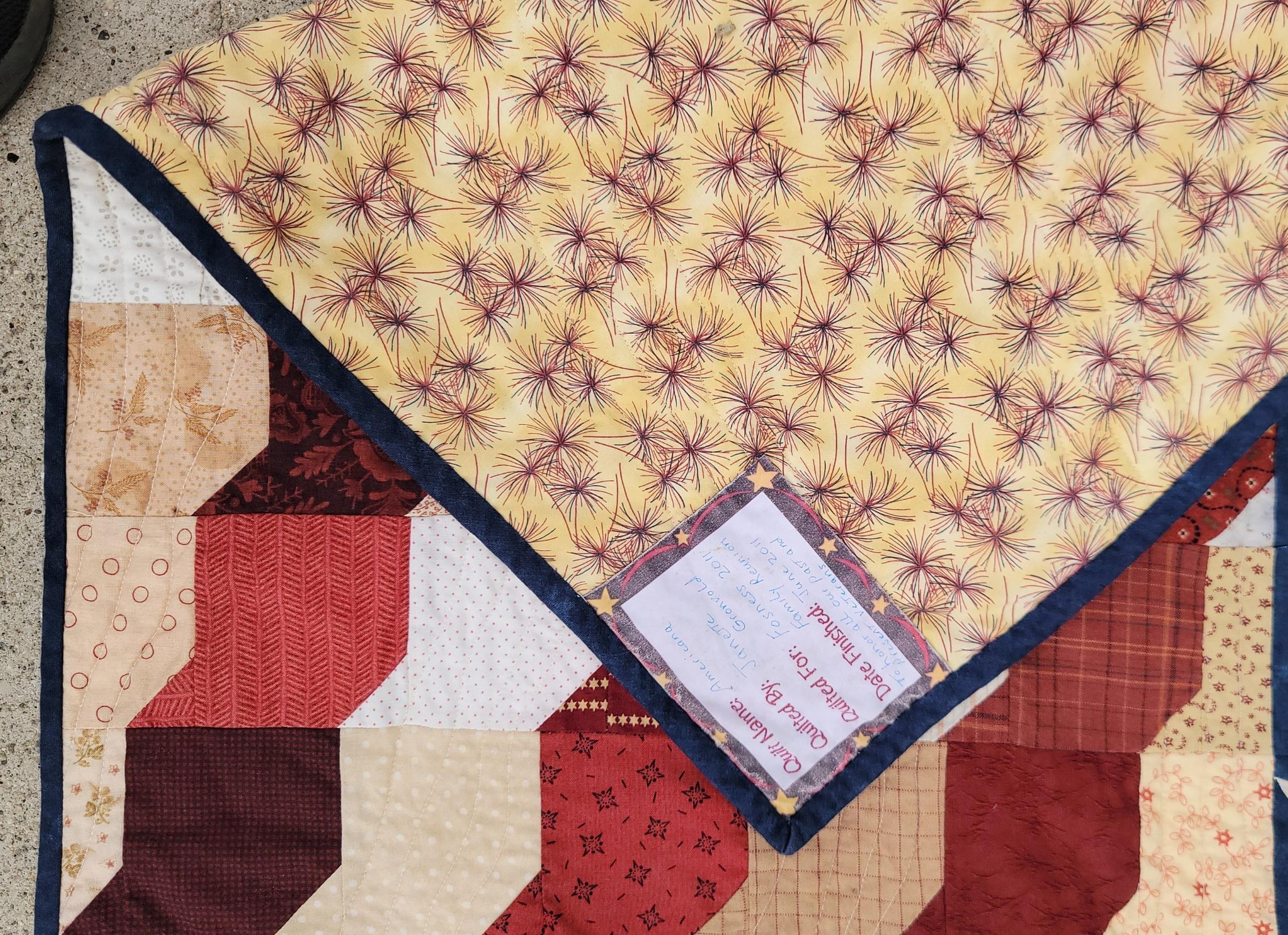 20Thc Folky Flag Quilt In Good Condition For Sale In Los Angeles, CA